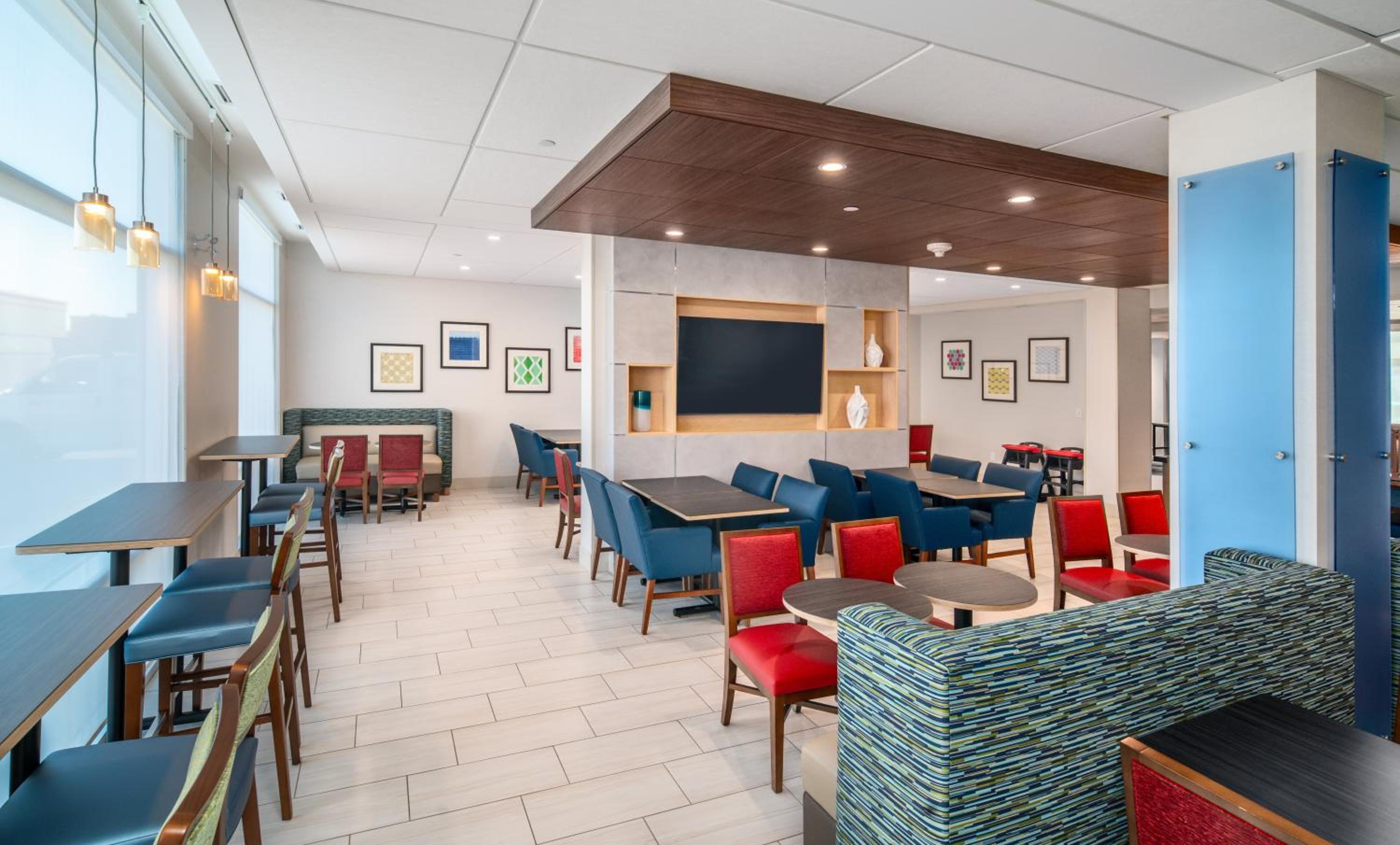 Brandon Vacations - Holiday Inn Express  Suites - Brandon, an IHG Hotel - Property Image 10