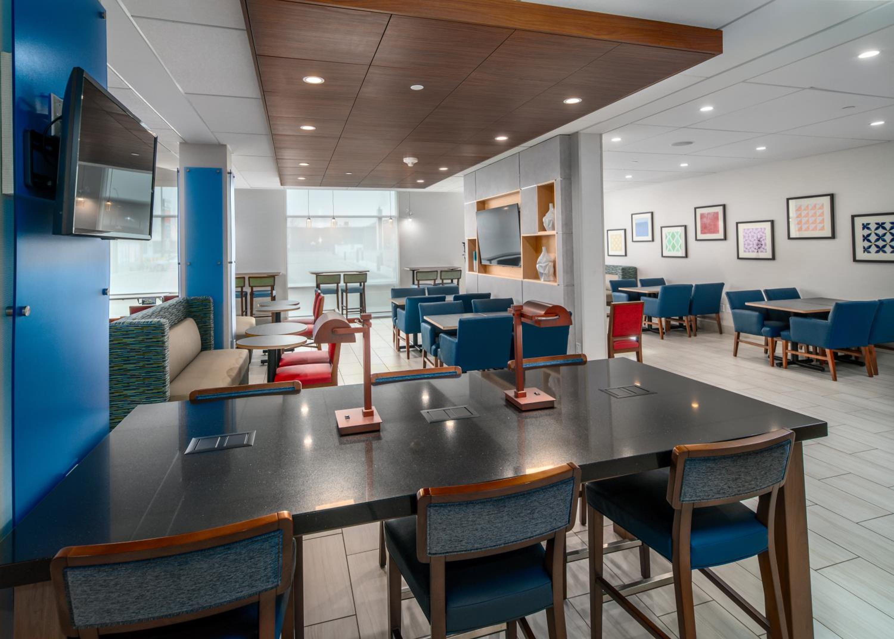 Brandon Vacations - Holiday Inn Express  Suites - Brandon, an IHG Hotel - Property Image 7