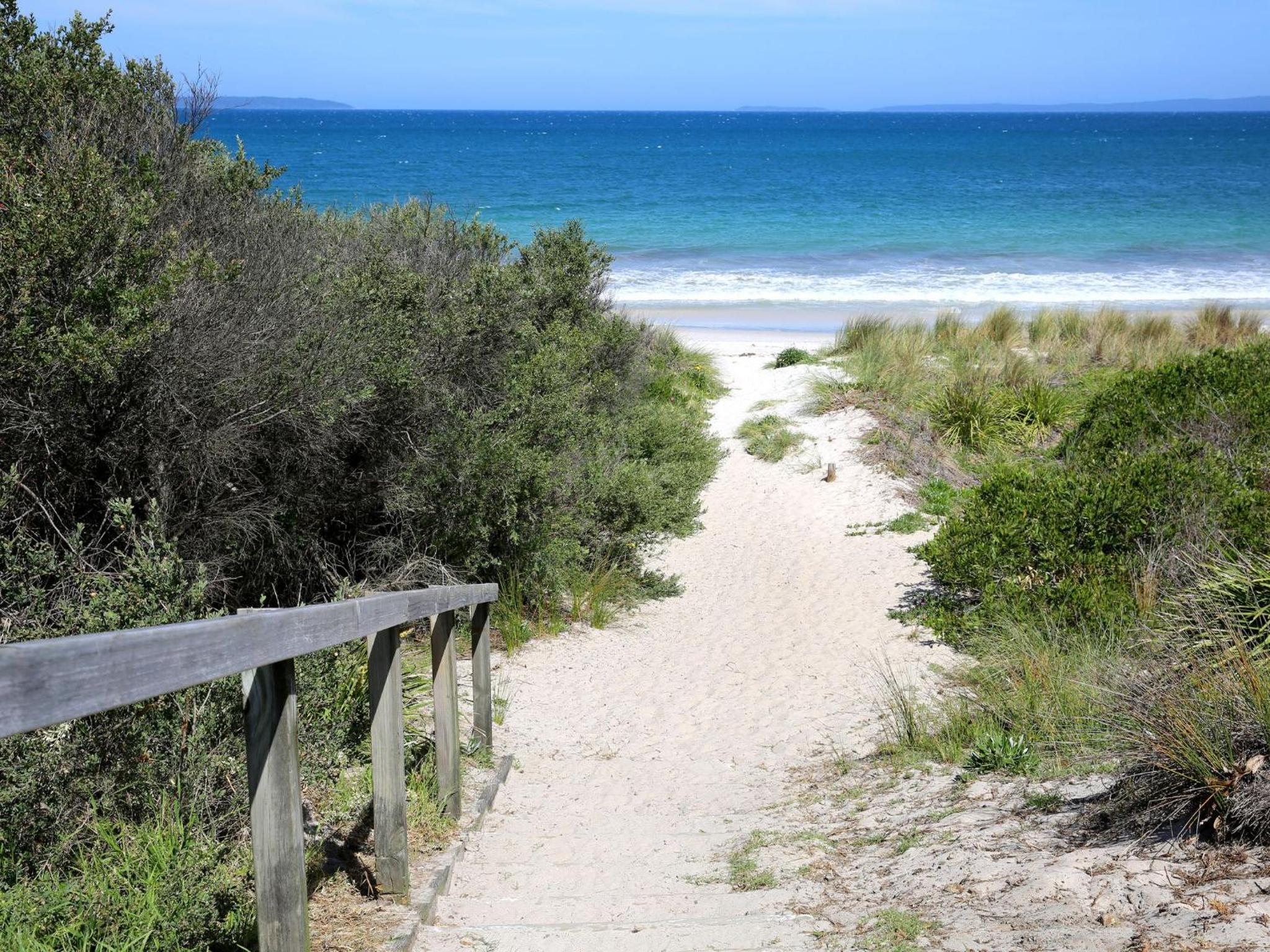 Sea and Sun Pet Friendly 4 Mins to Beach