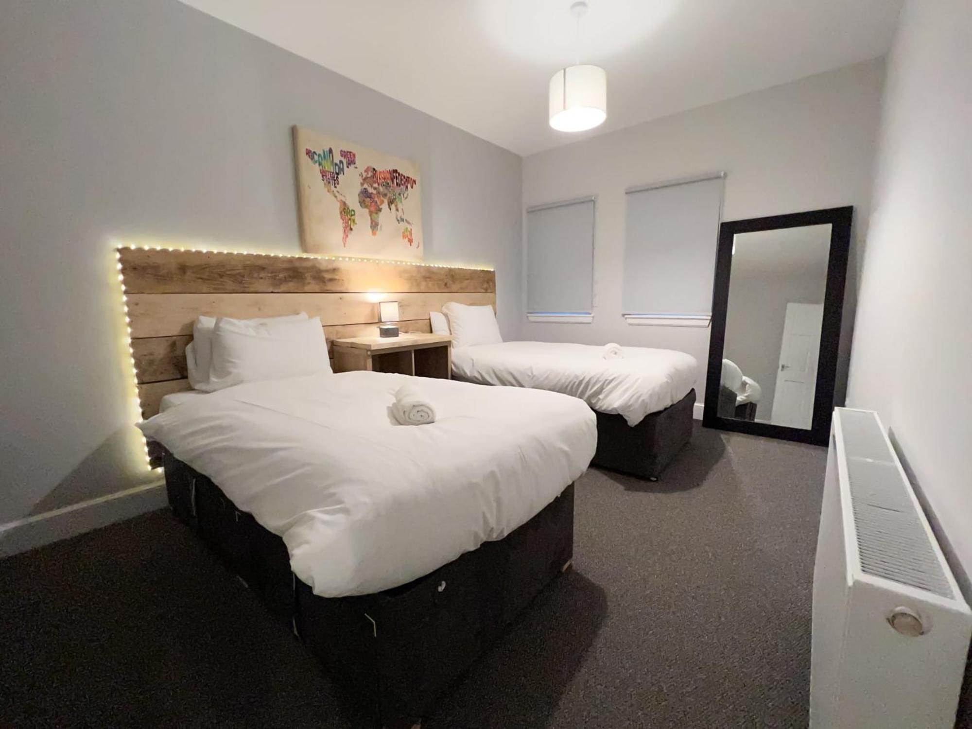 Glasgow 2 Bedroom Apartment - main view
