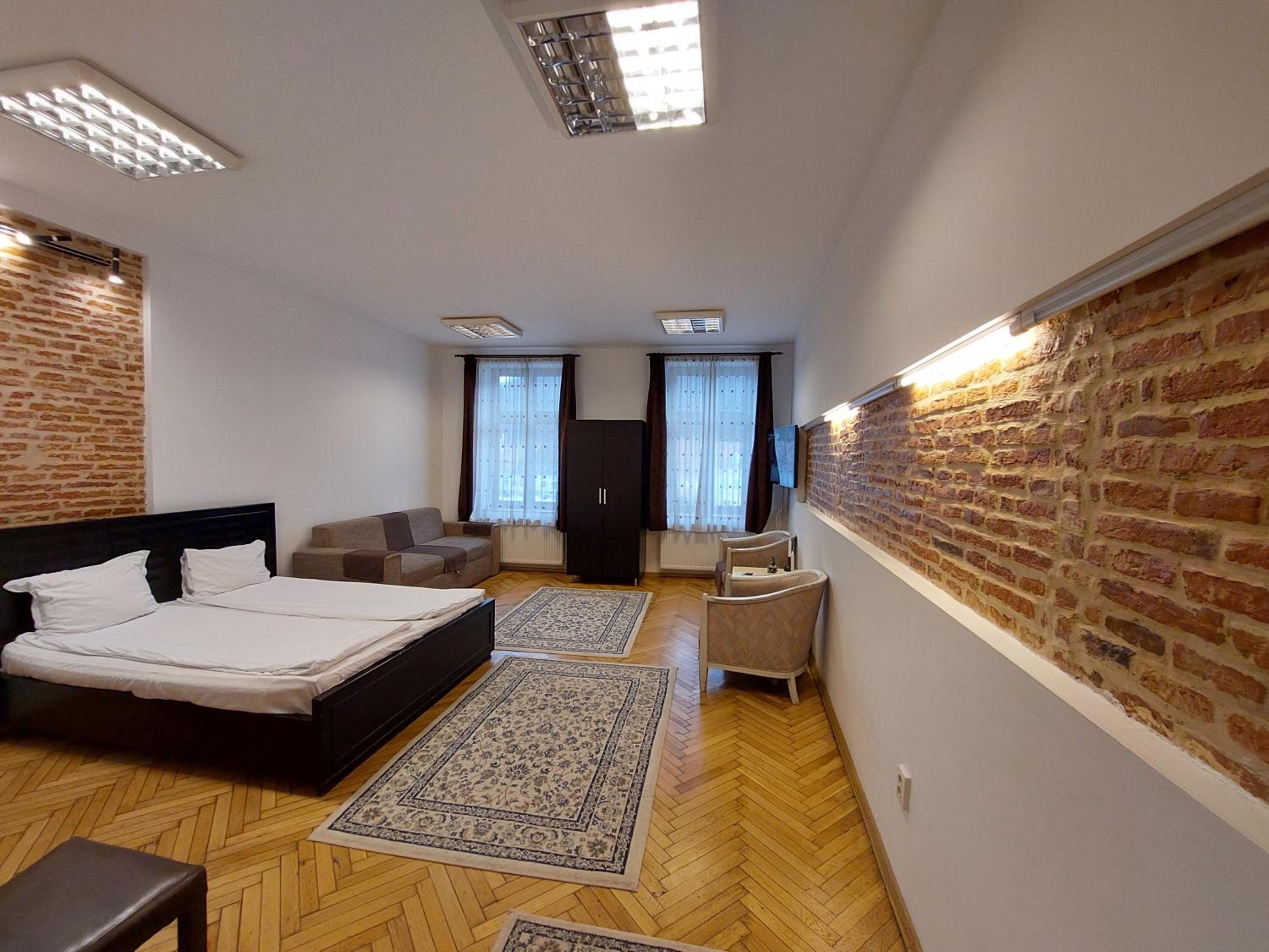 Main Square Apartments & More