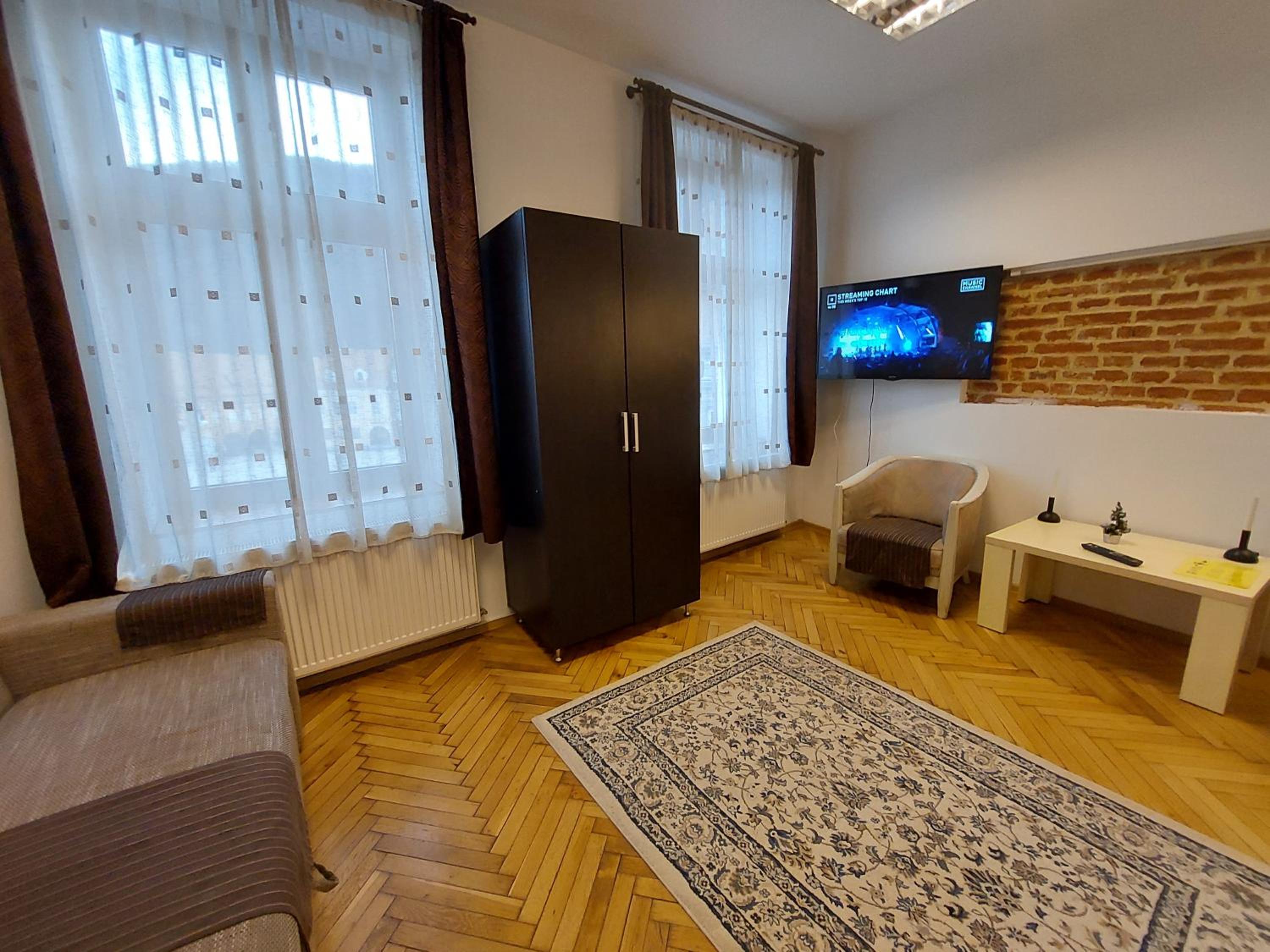 Main Square Apartments & More