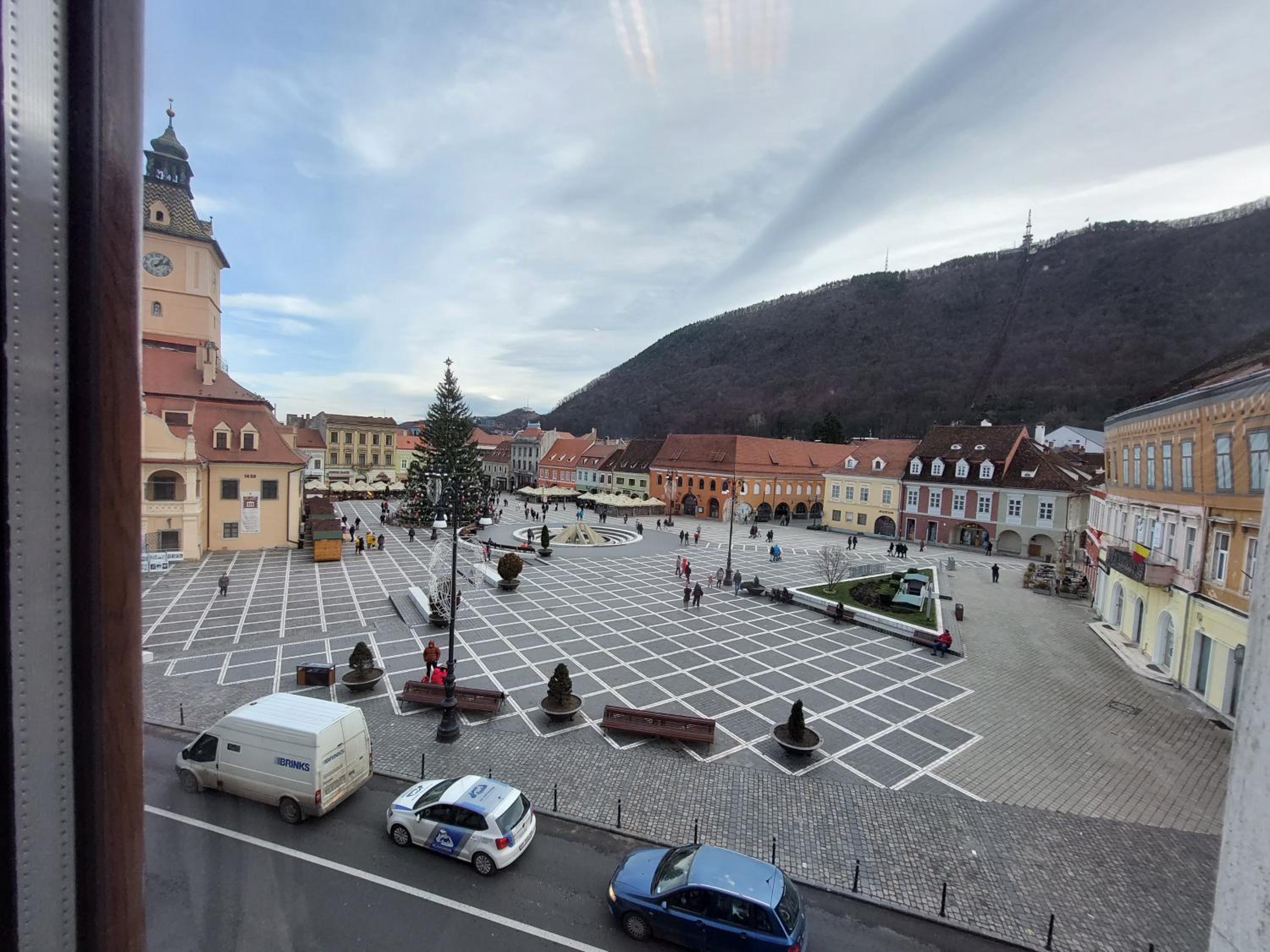 Main Square Apartments & More