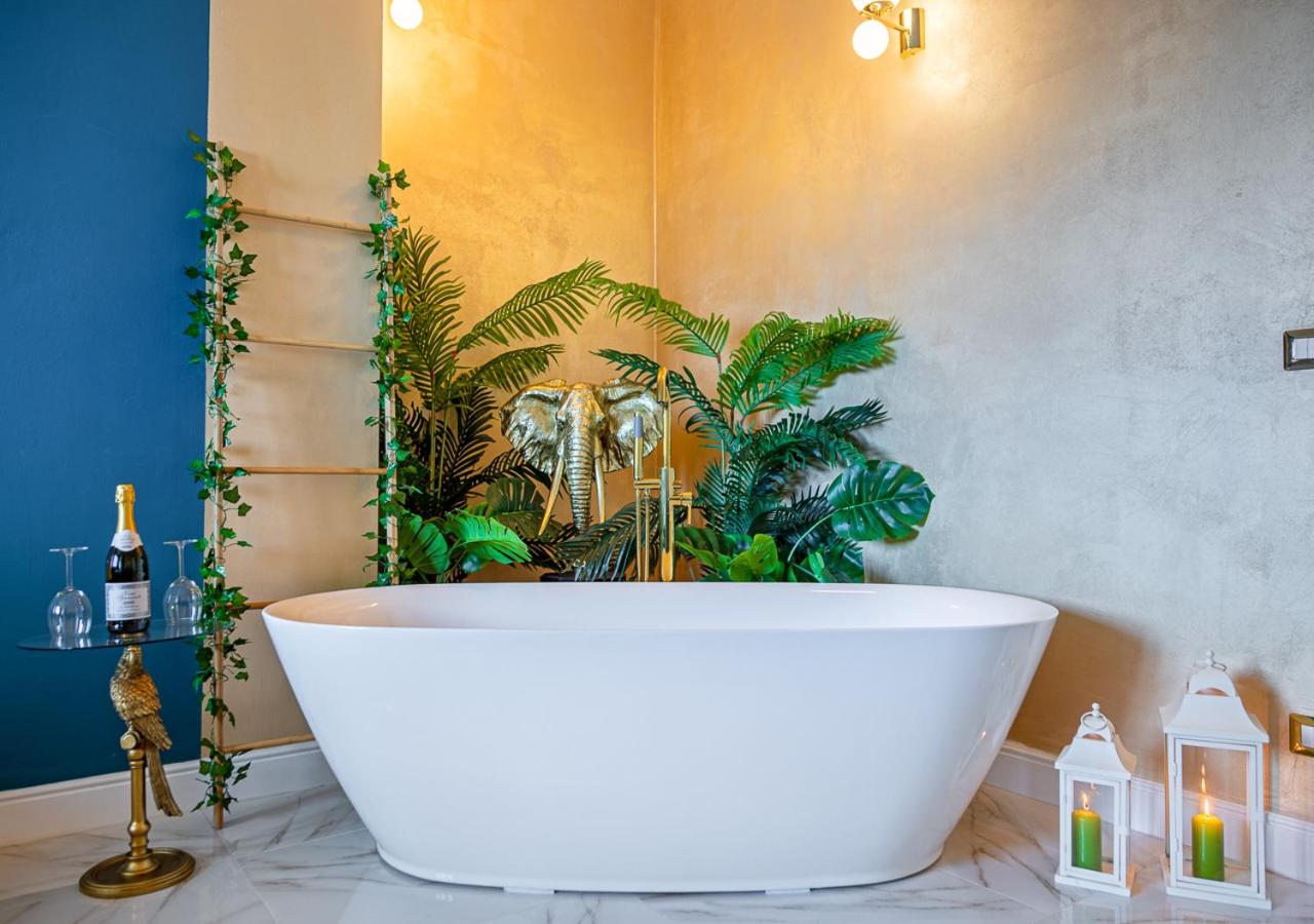 JUNGLE SUITE --- VASCA in camera photo 4
