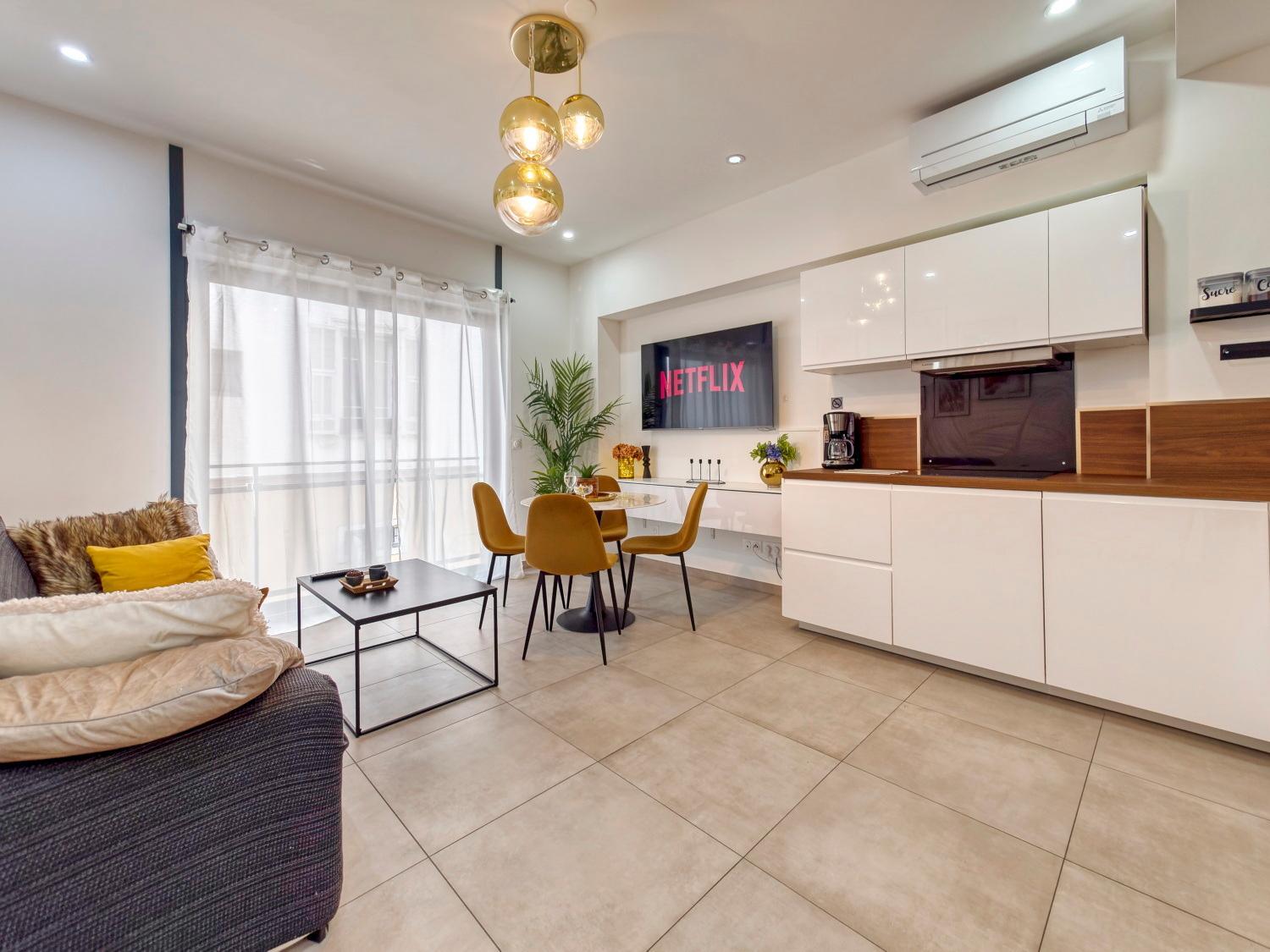 Chic & Cosy appartment in hyper center, PARKING free & air conditioned & wifi photo 2