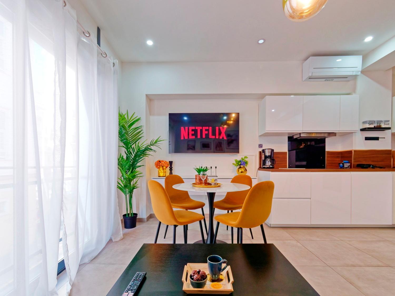 Chic & Cosy appartment in hyper center, PARKING free & air conditioned & wifi photo 4