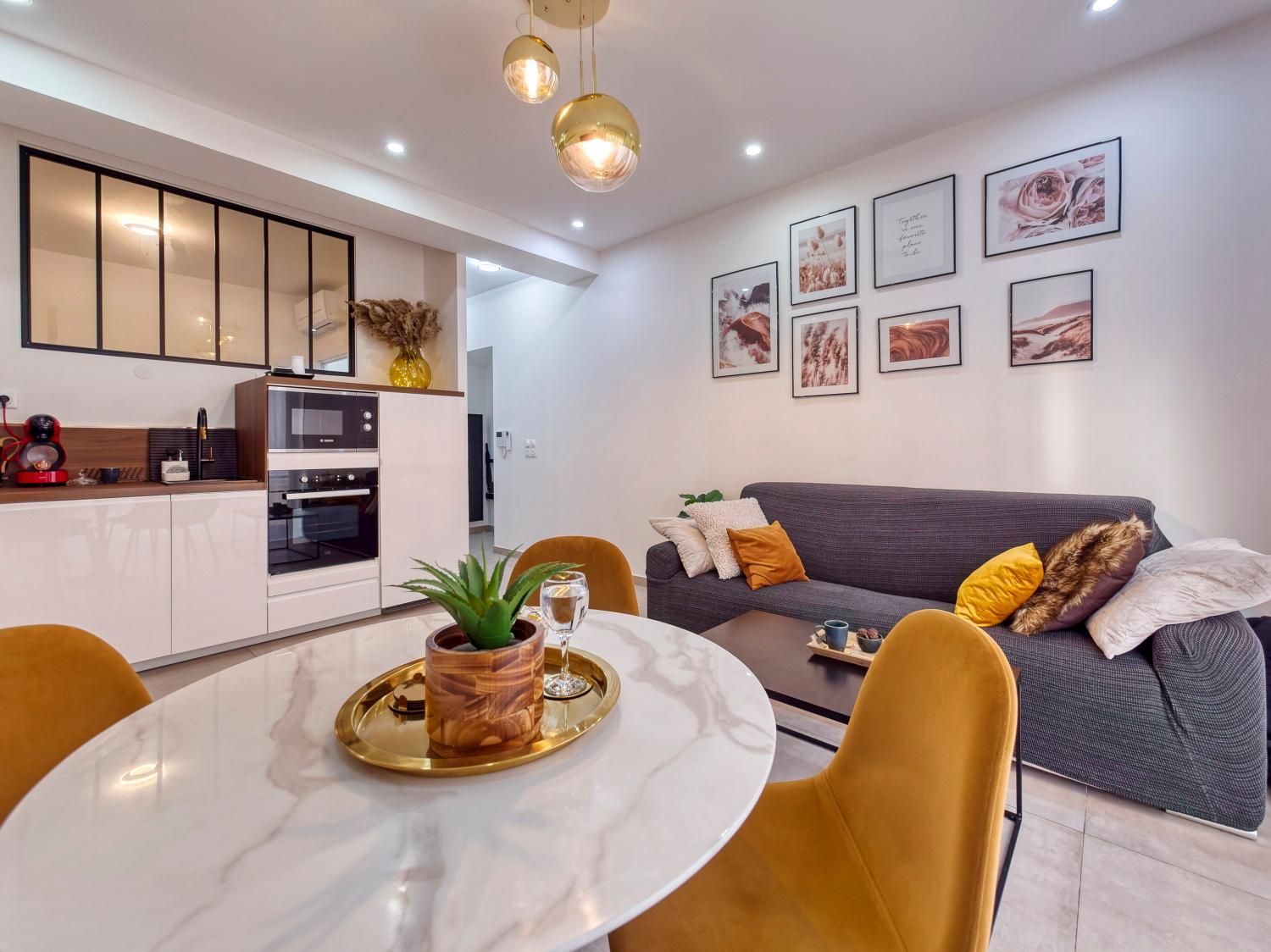 Chic & Cosy appartment in hyper center, PARKING free & air conditioned & wifi photo 3