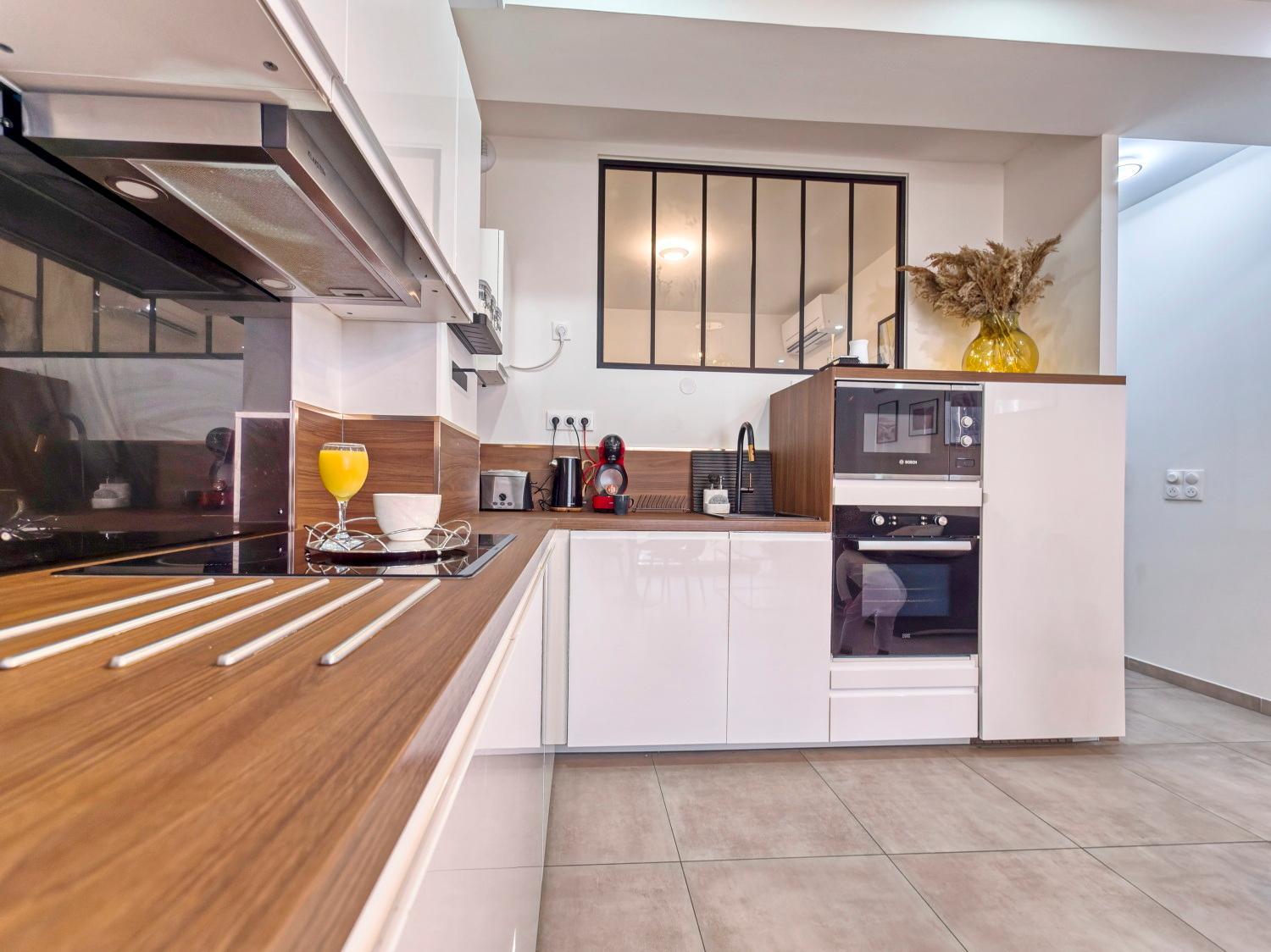 Chic & Cosy appartment in hyper center, PARKING free & air conditioned & wifi photo 5