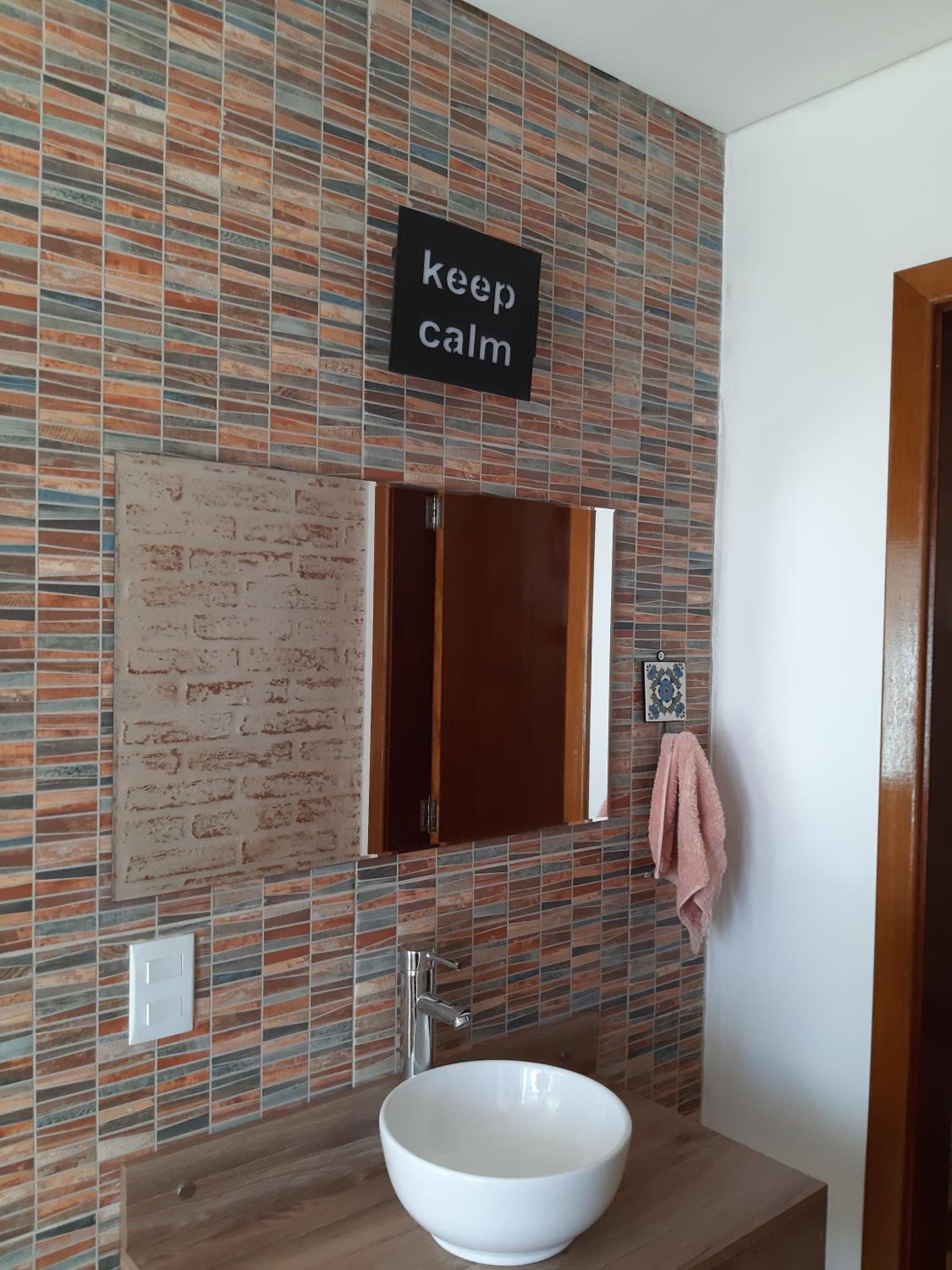 Casa MAGNÍFICA a 1 Km do centrinho com Suíte e Hidro