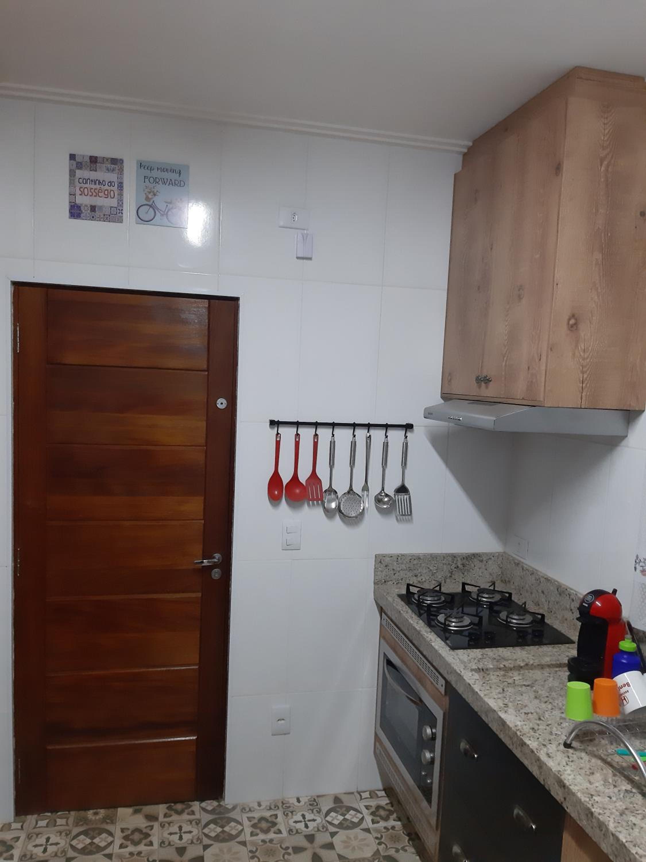 Casa MAGNÍFICA a 1 Km do centrinho com Suíte e Hidro