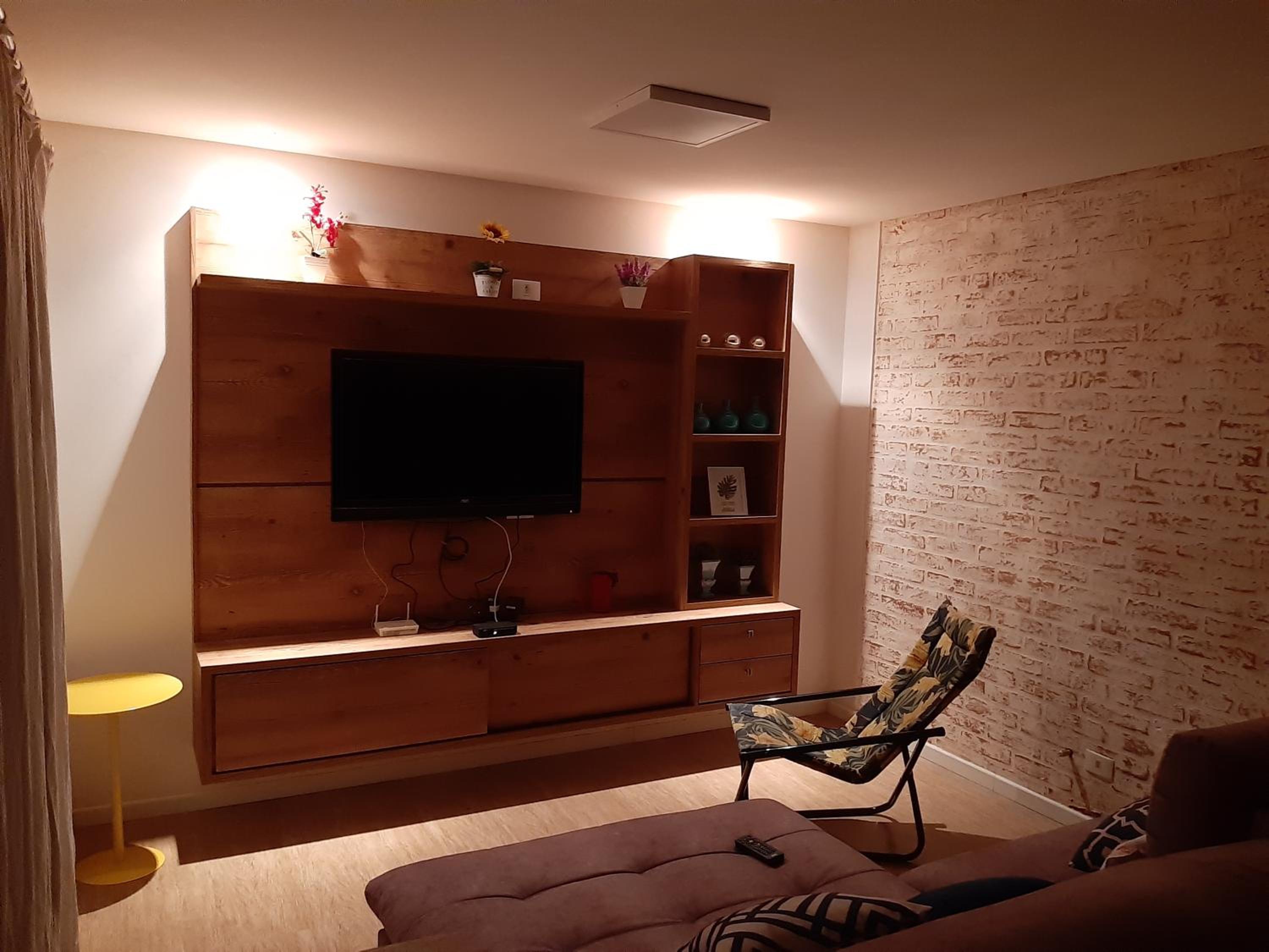 Casa MAGNÍFICA a 1 Km do centrinho com Suíte e Hidro