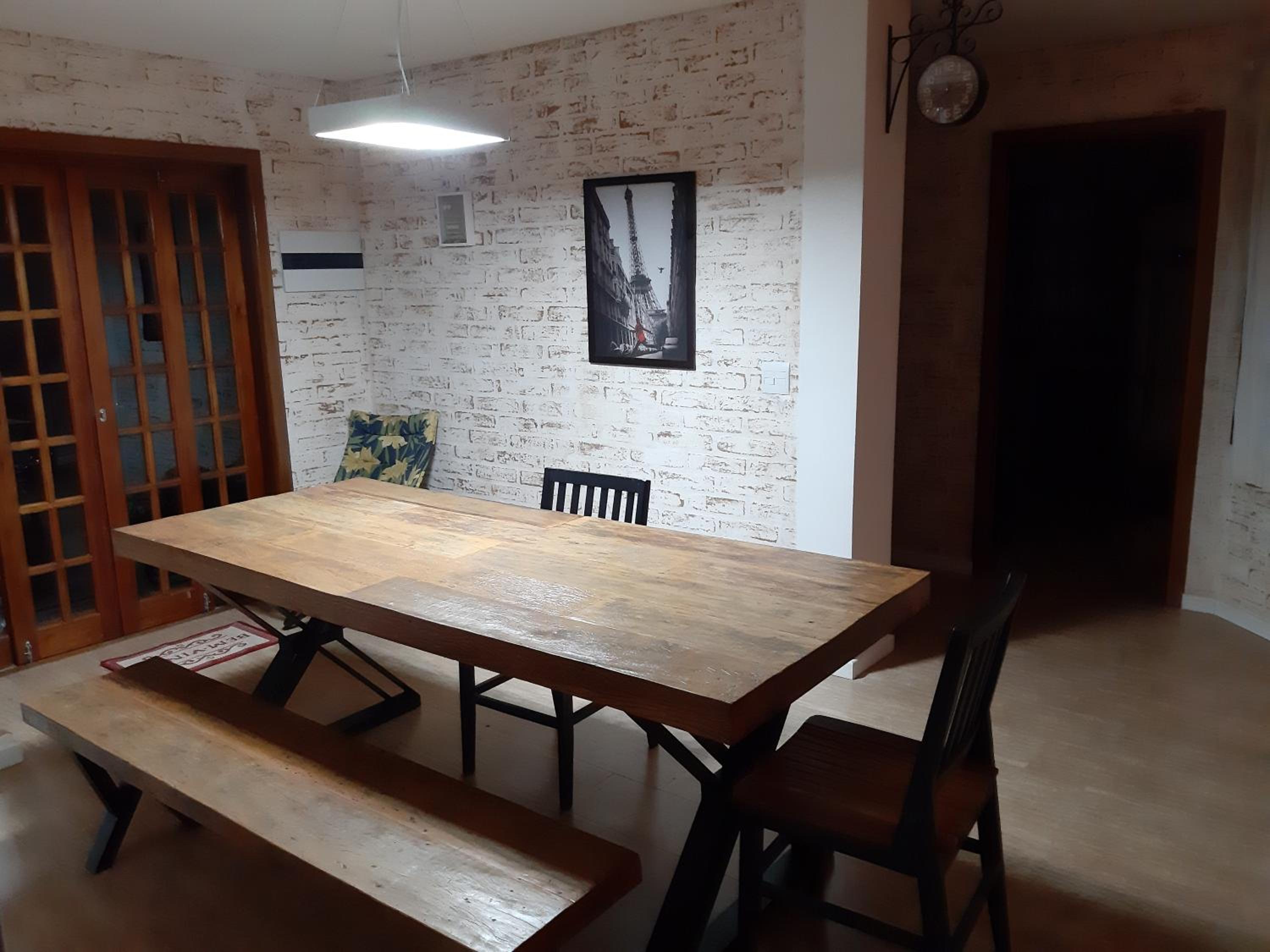 Casa MAGNÍFICA a 1 Km do centrinho com Suíte e Hidro