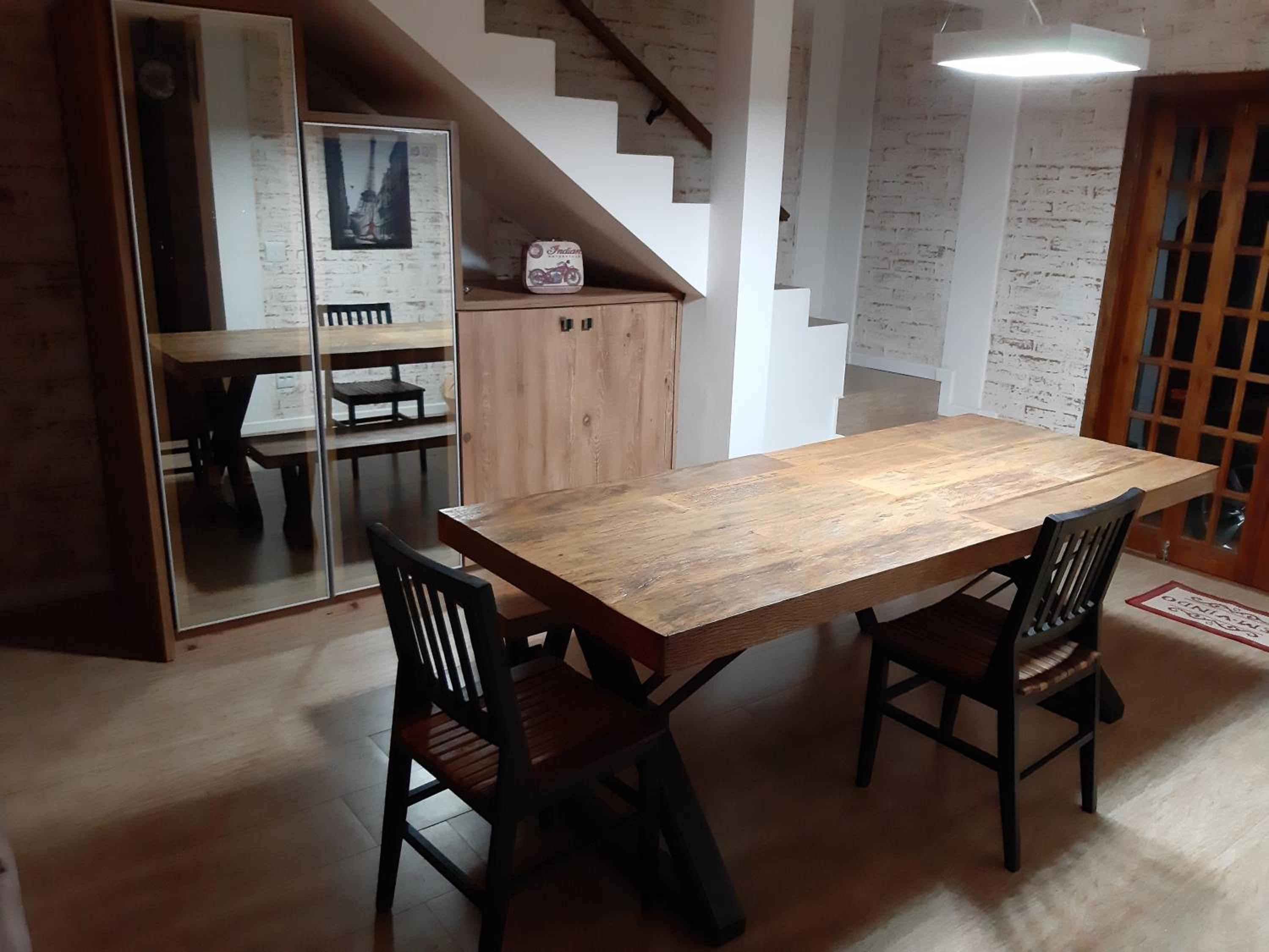 Casa MAGNÍFICA a 1 Km do centrinho com Suíte e Hidro