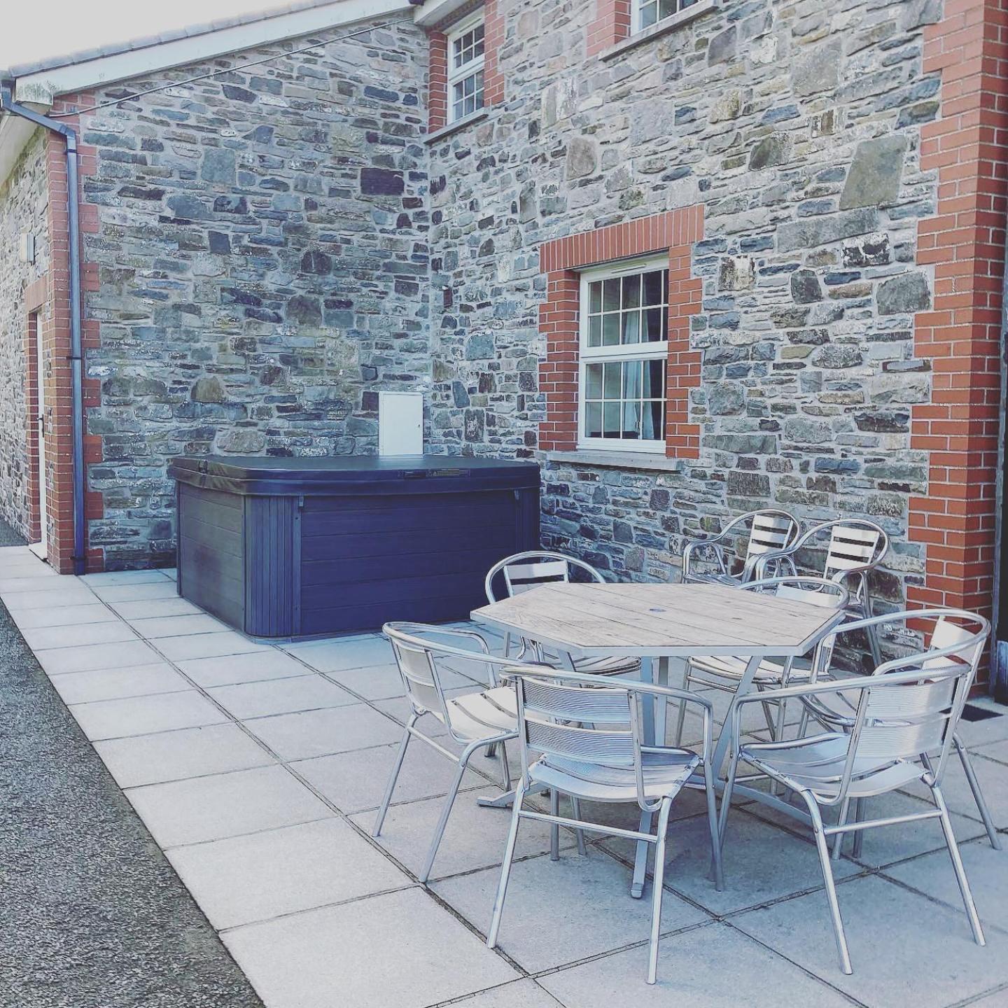 Sunnyside farmstay & hottub near Brecon Beacons sleeps 8 view 5