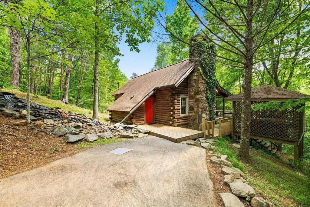 VERY private, real log cabin with hot tub! view 3