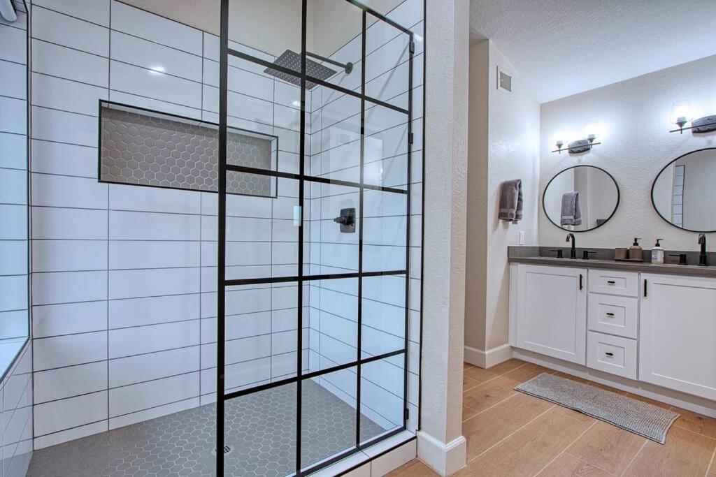 ESTRELLA - Renovated with PATIO, BBQ, POOL & SPA view 4