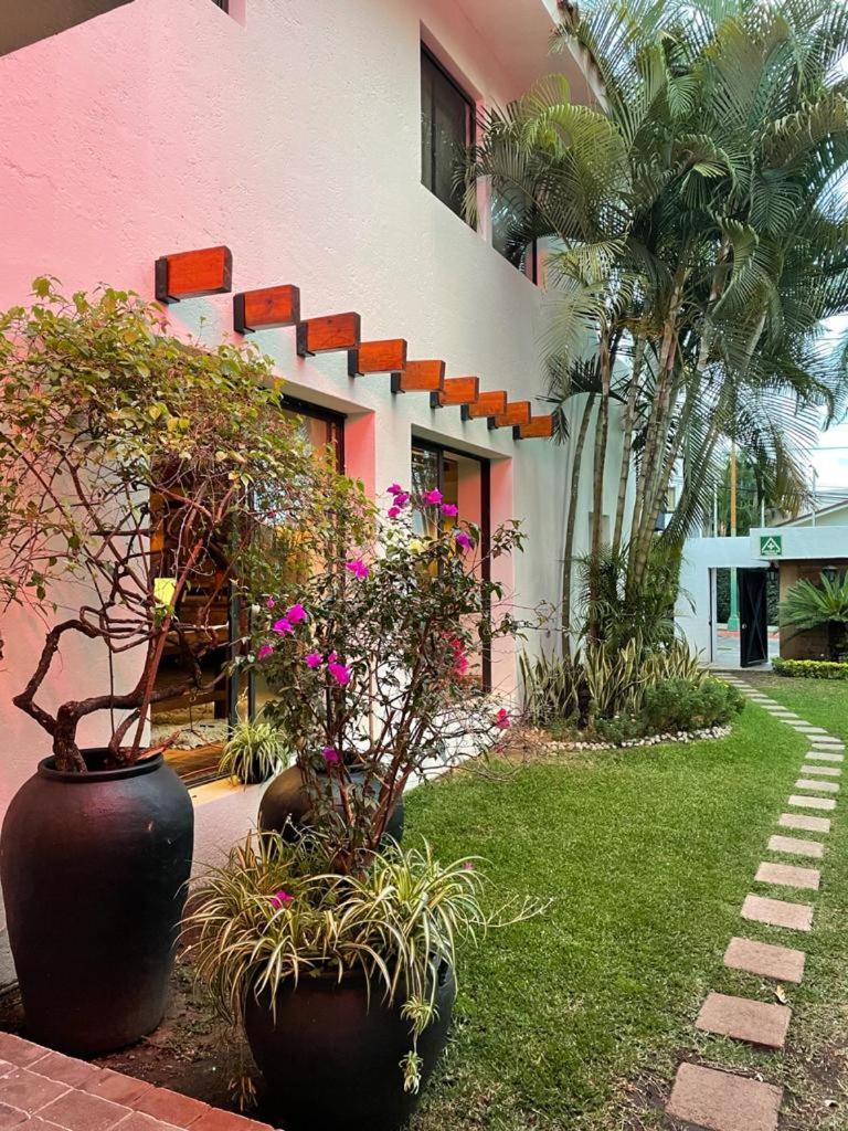 Hotel La Provence Restaurant & Hotel Boutique - Image 1