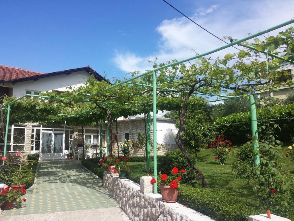 Pansion Pero Elez Medjugorje