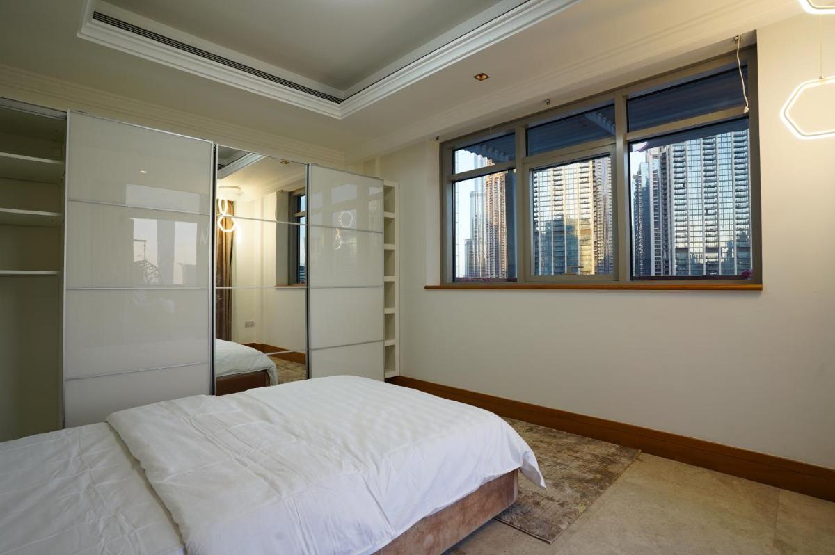 3 Bedroom Condo w terrace facing Burj Khalifa.