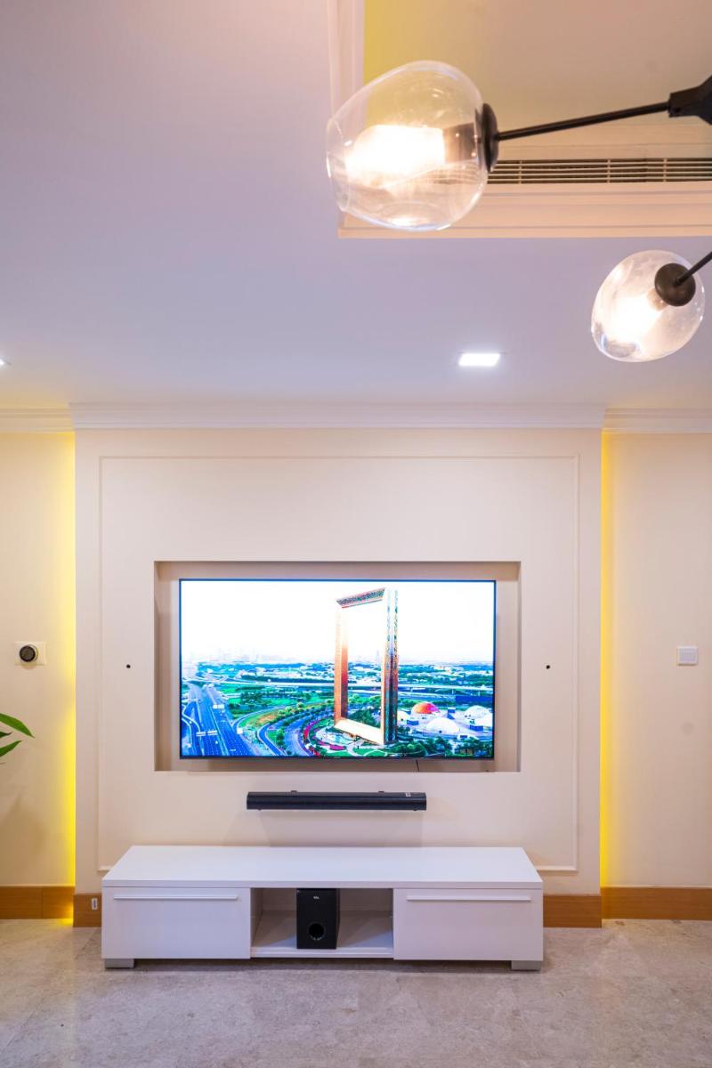 3 Bedroom Condo w terrace facing Burj Khalifa.