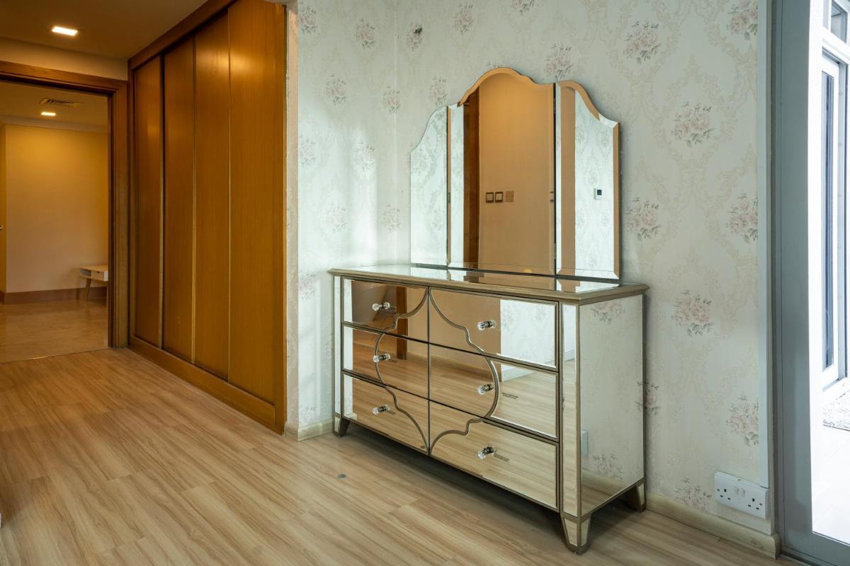 3 Bedroom Condo w terrace facing Burj Khalifa.