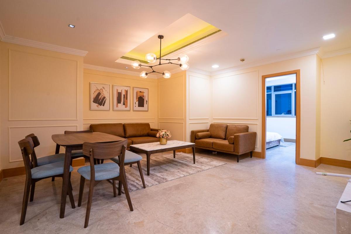 3 Bedroom Condo w terrace facing Burj Khalifa.