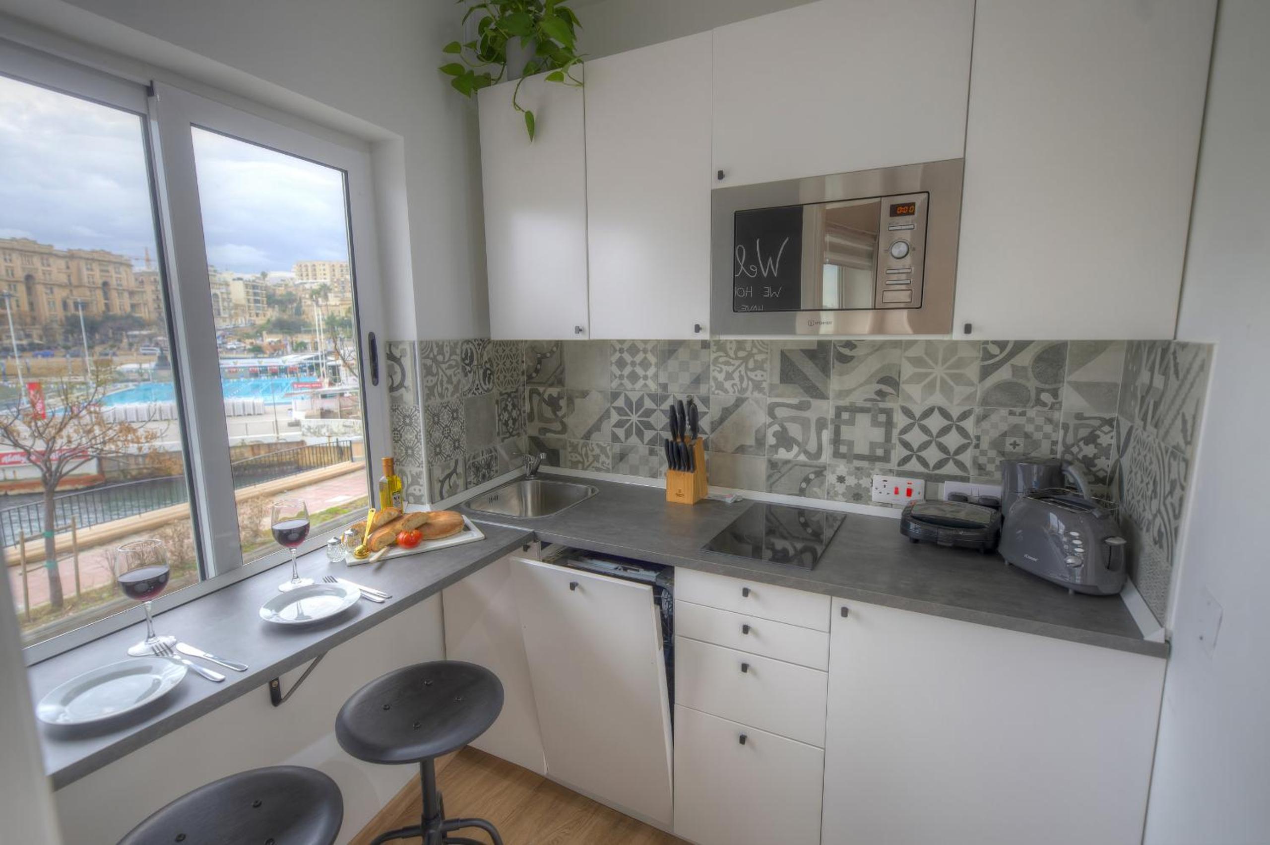 First floor studio apartment seconds from Balluta Bay IPAP1-1 view 4