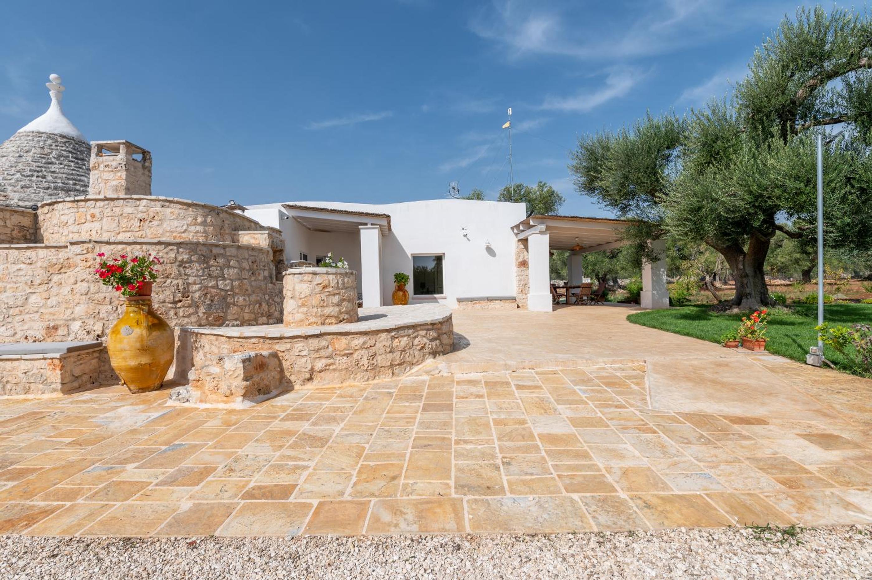 Trullo Sunrise - trullo con piscina Privata view 3