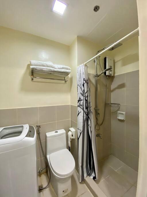 A Cozy 1 Bedroom Unit with a Parking at South Residences SM Southmall view 4