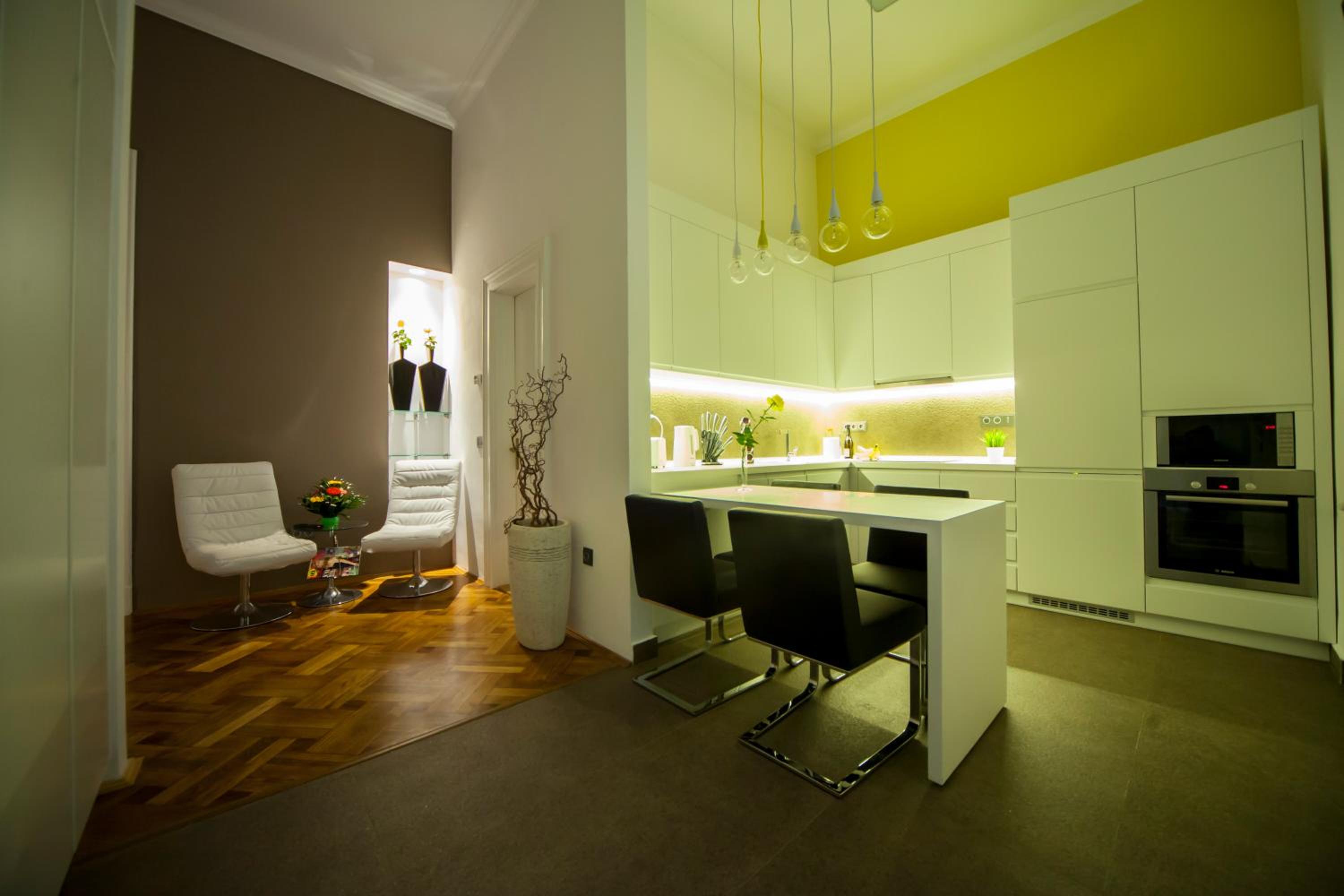 Matei Corvin Deluxe Apartment
