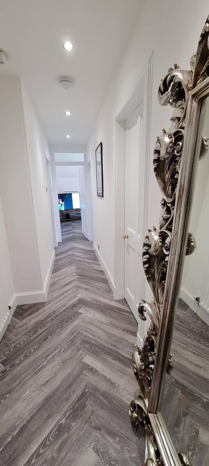 Castle Terrace 1 Bed Apartment Looking onto Edinburgh Castle - Sleeps upto 4 view 3