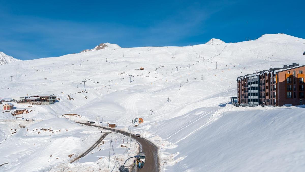 Double Mountain View Appartment New Gudauri Twins view 3