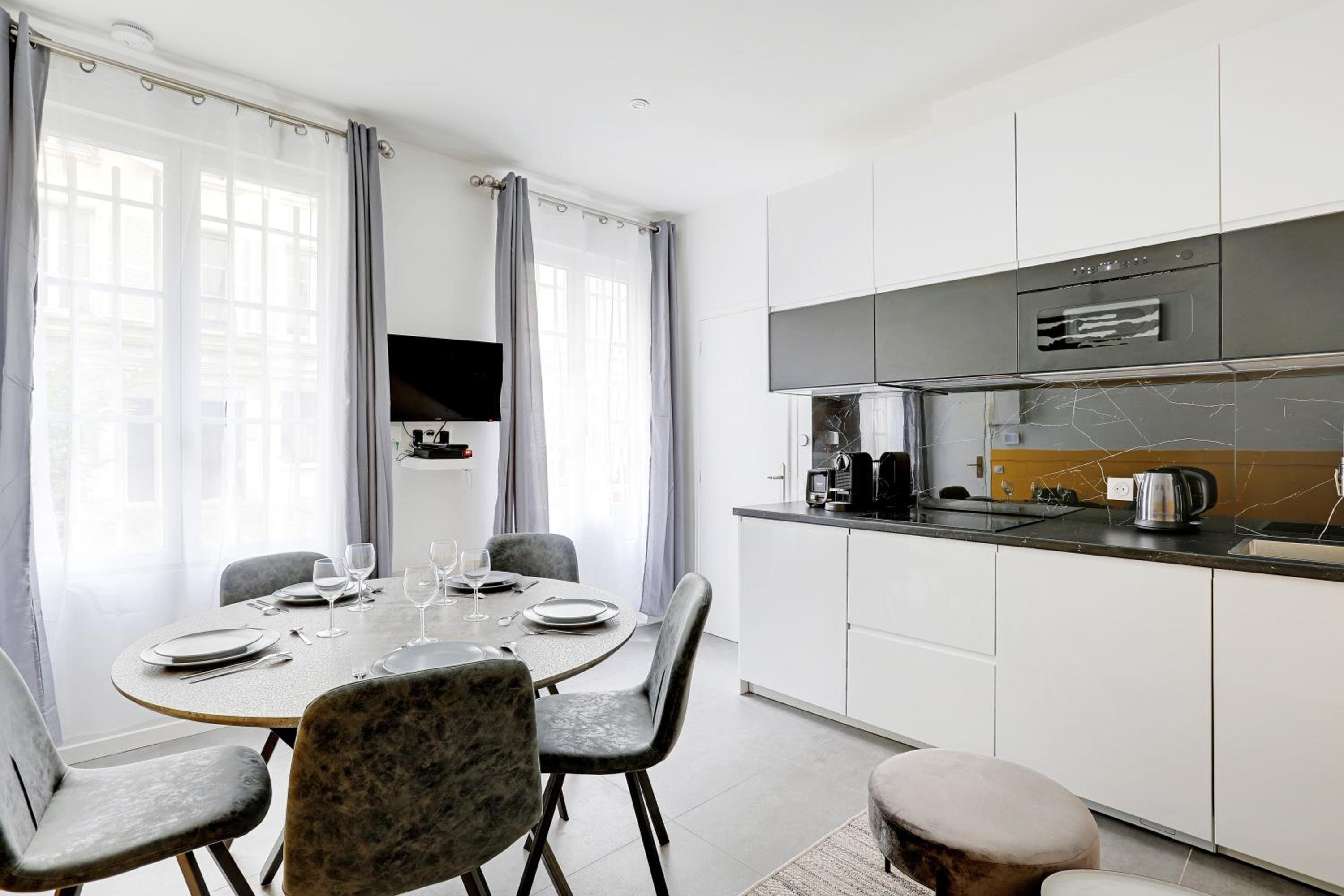 Charming apart -1BR-5P - République