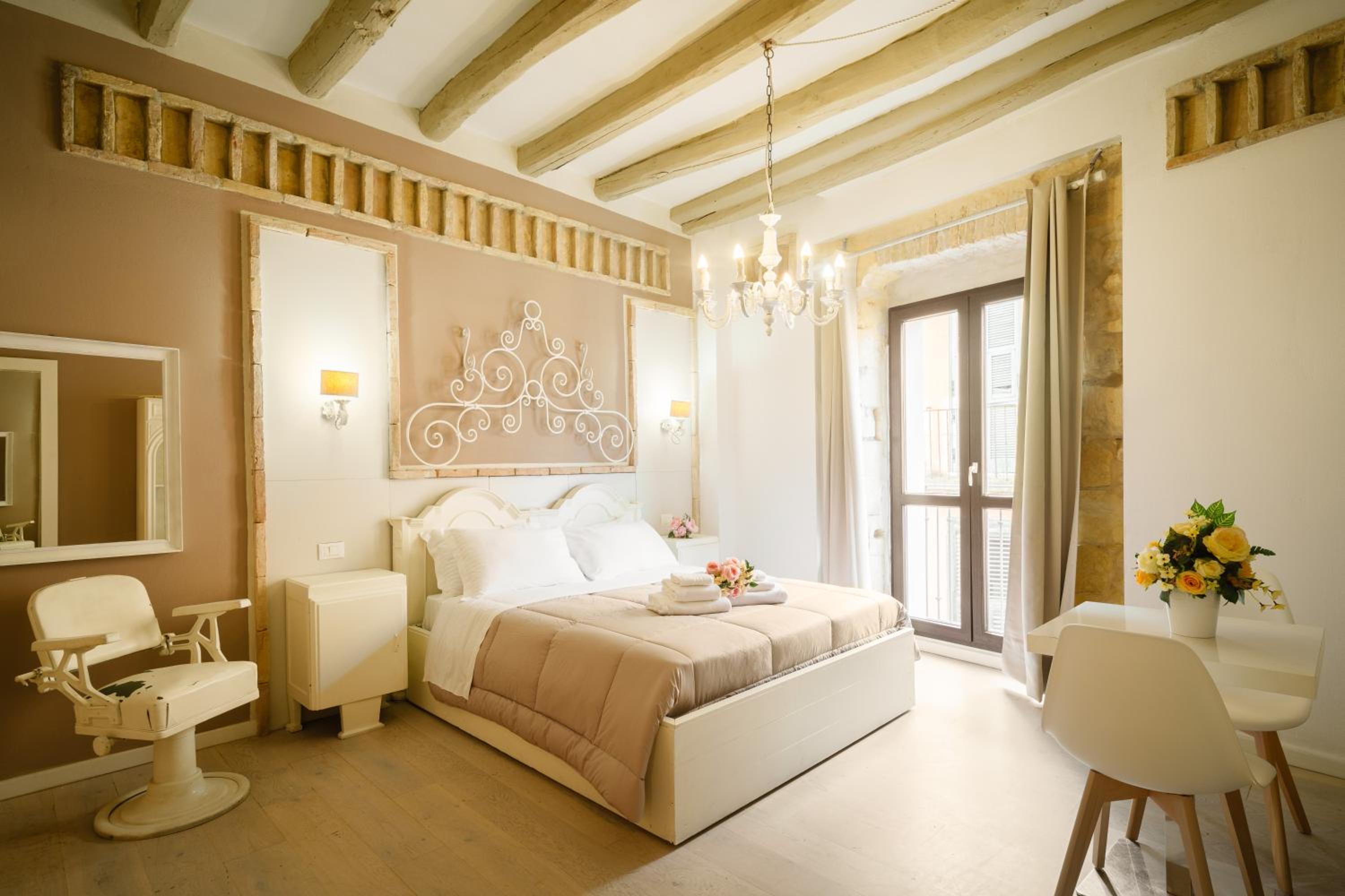 Oisife Apartments