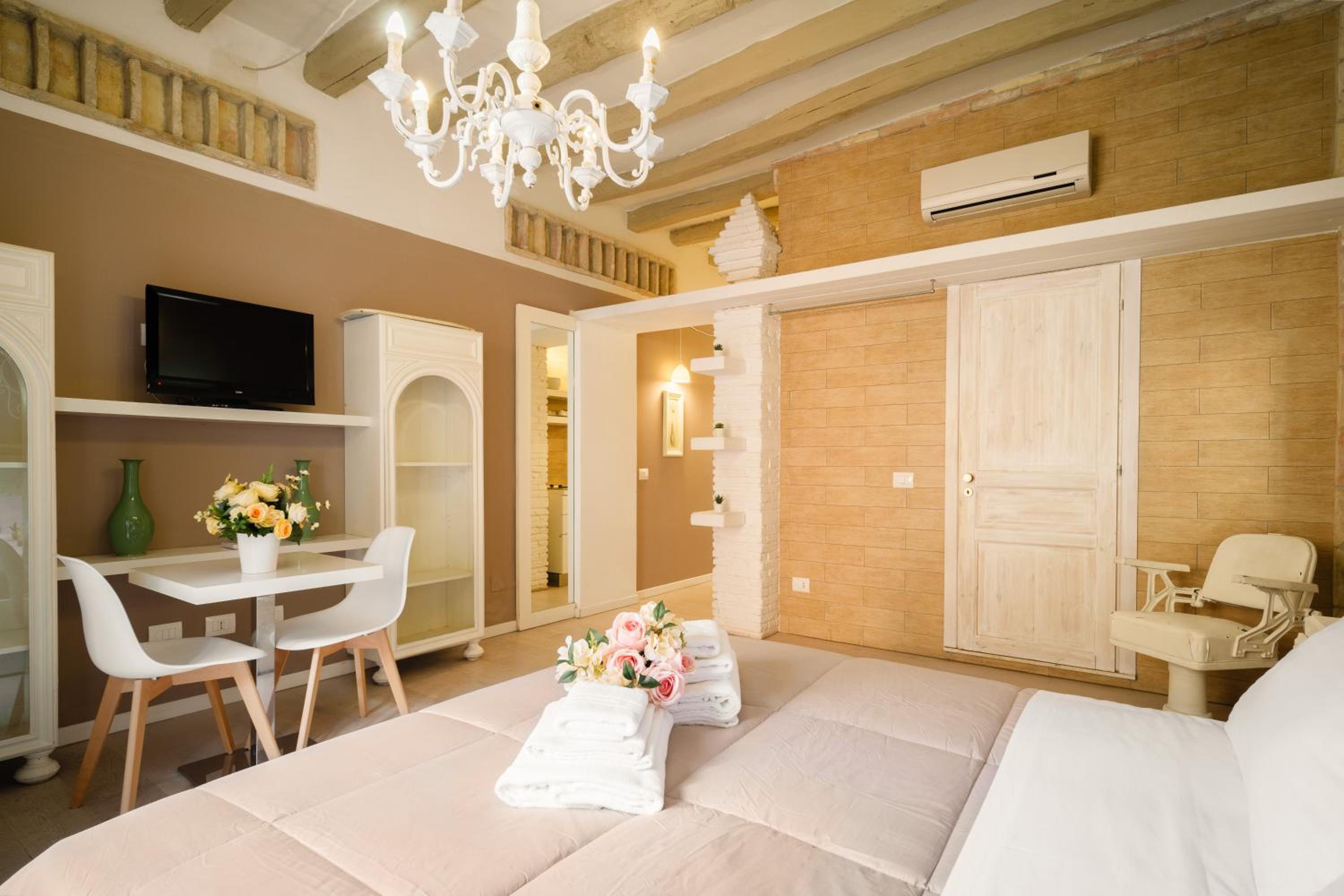 Oisife Apartments
