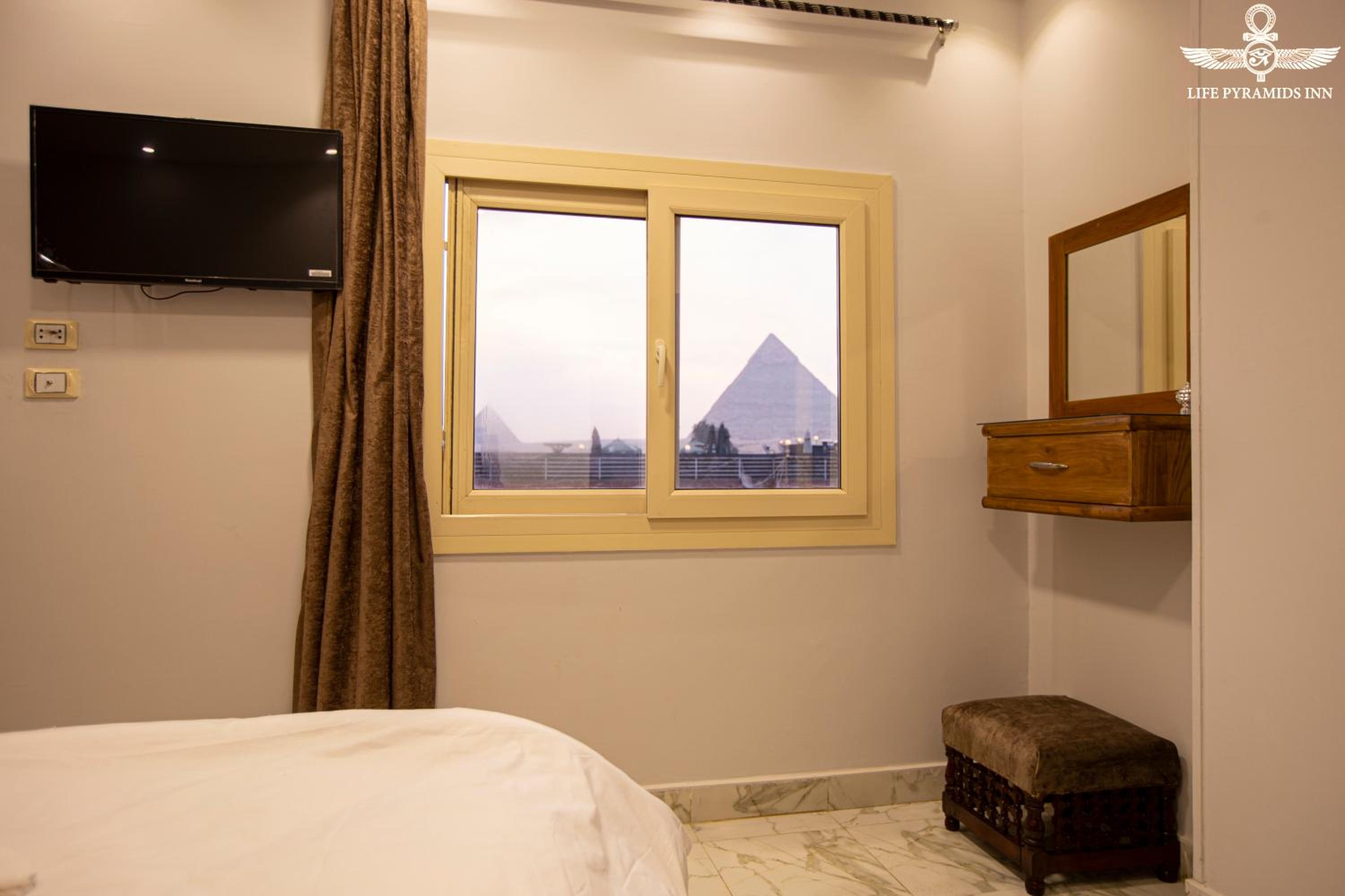 Life Pyramids Inn