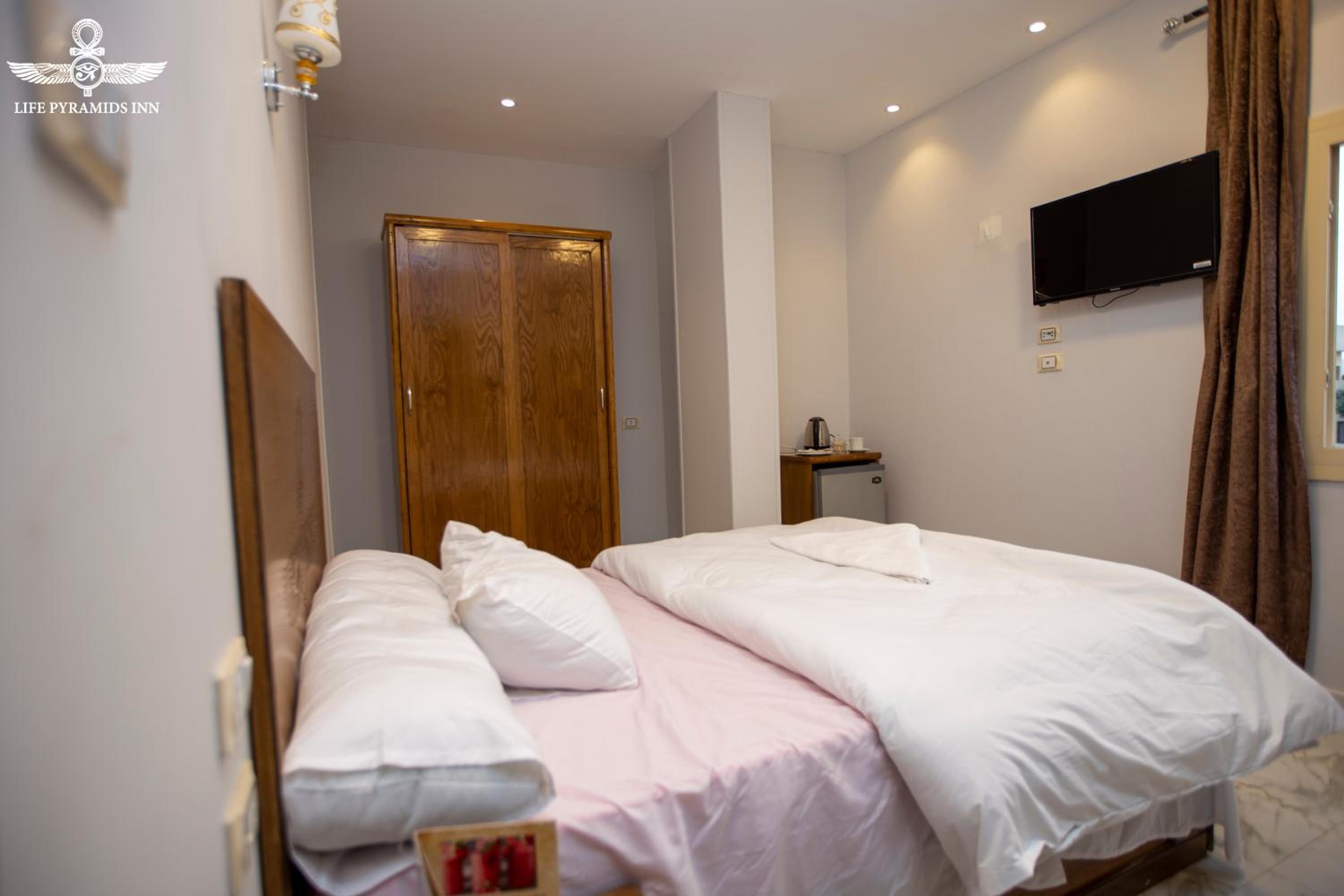 Life Pyramids Inn