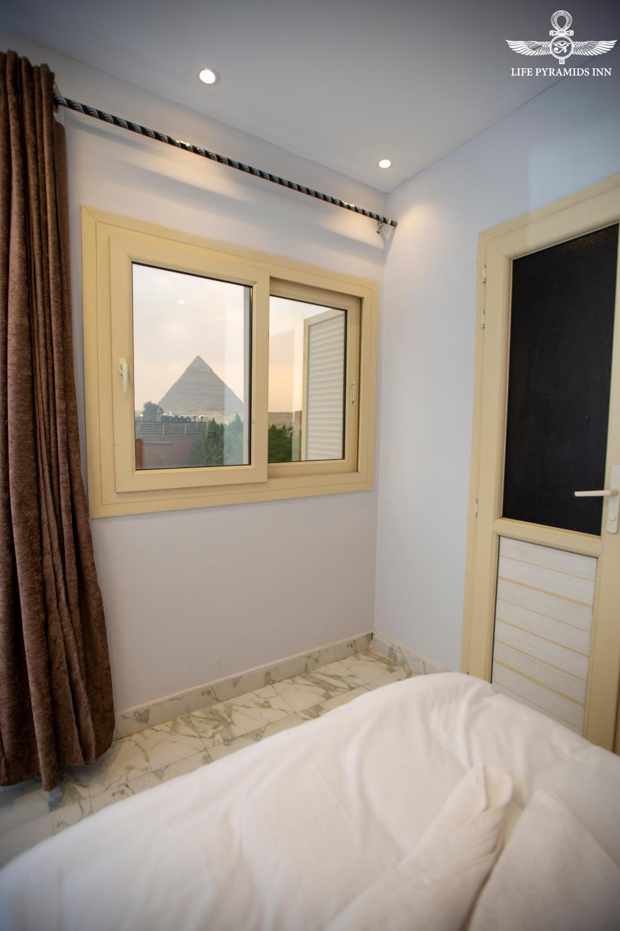 Life Pyramids Inn