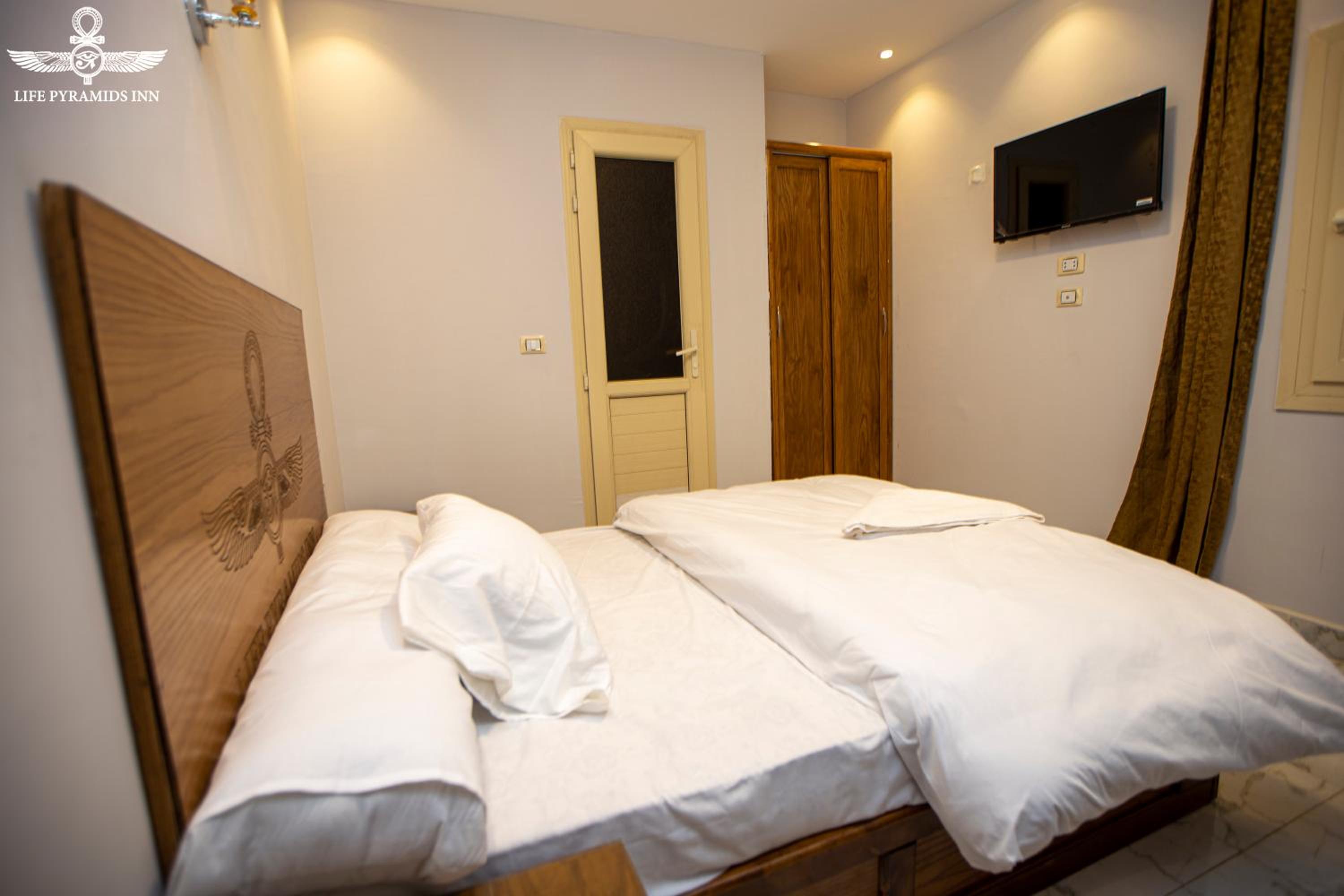 Life Pyramids Inn