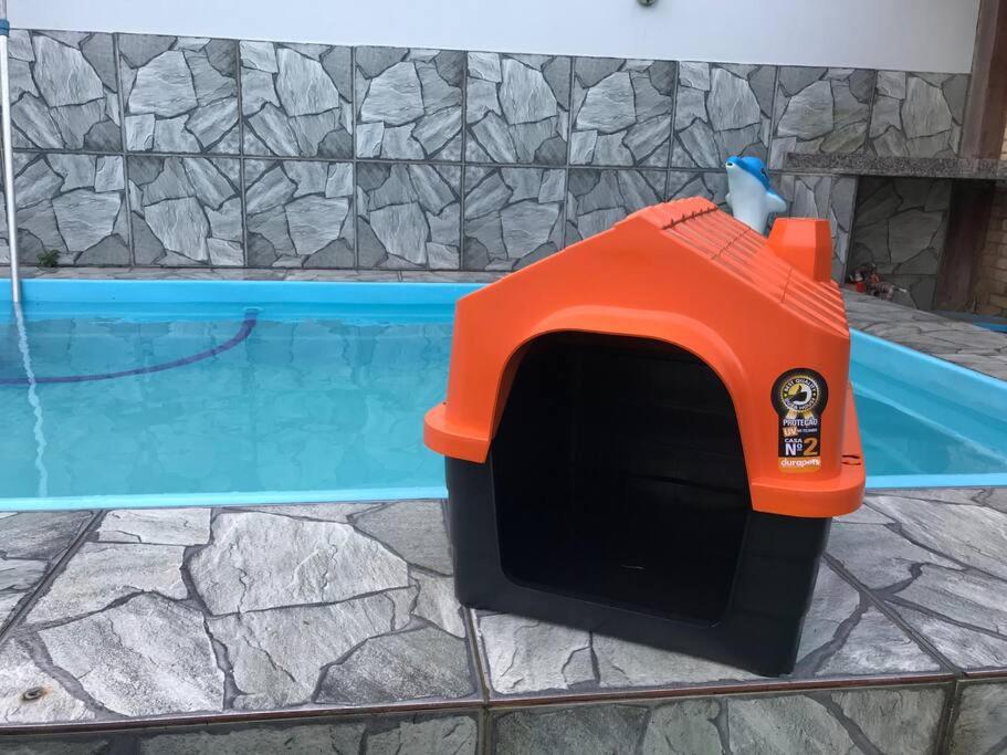 Casa com piscina, wifi e churrasqueira em unamar.