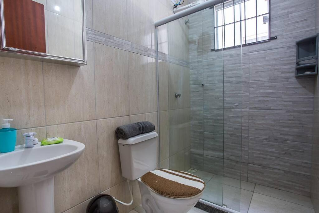 Casa com piscina, wifi e churrasqueira em unamar.