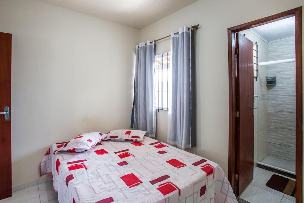 Casa com piscina, wifi e churrasqueira em unamar.