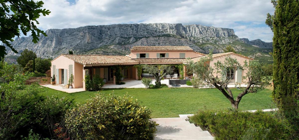 Hotel Provencal Villa in the Heart of Aix Country, Pool, Stunning View - Image 1