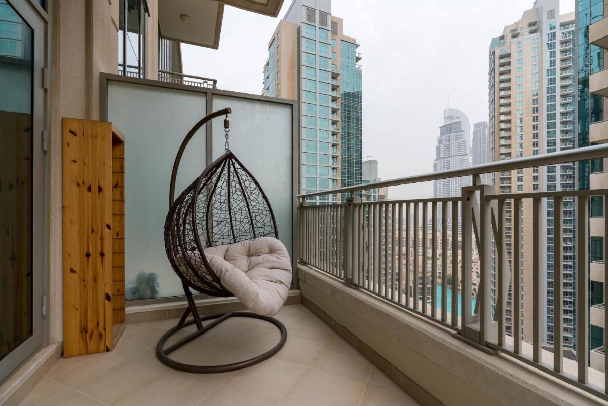 White Sage - Fountain View Stylish Apt With Spacious Terrace
