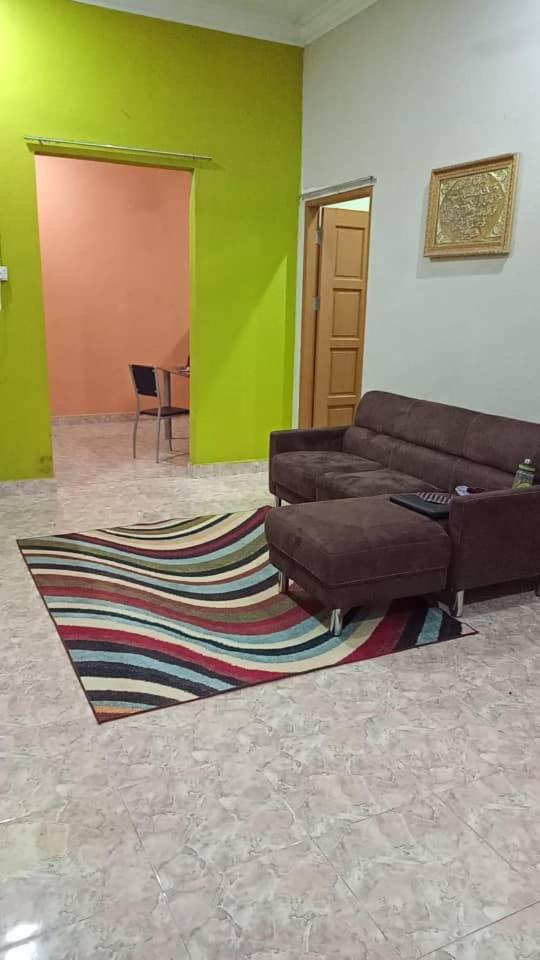 Al-Kautsar 3BR Kid's Pool Aircond & Wi-Fi photo 2