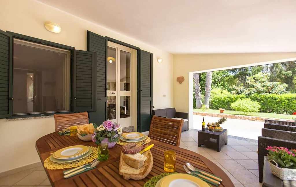 Alghero Villa Galatea con giardino per 8 persone vicino alla spiaggia con 4 camere view 2