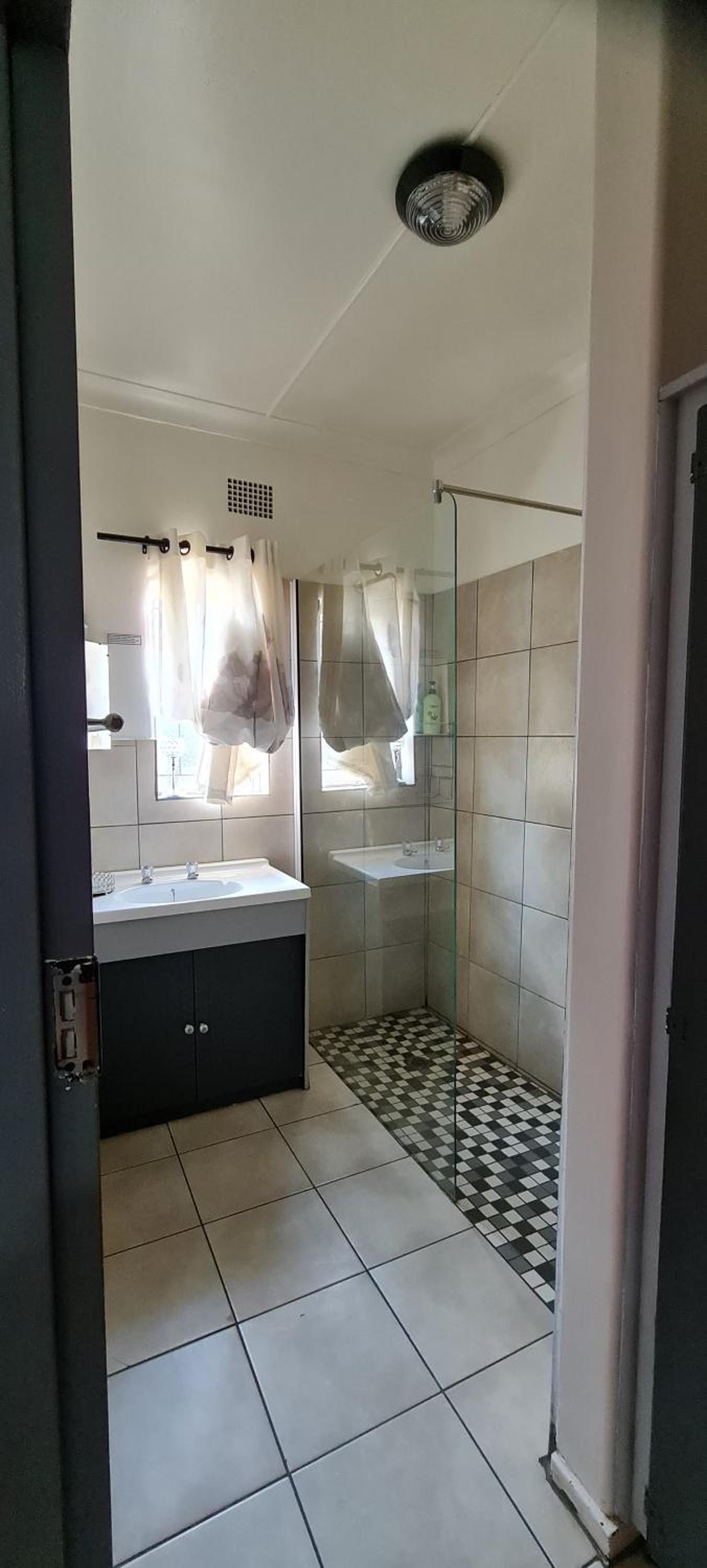 Casa Bianco: Affordable luxury - Self Catering House view 5