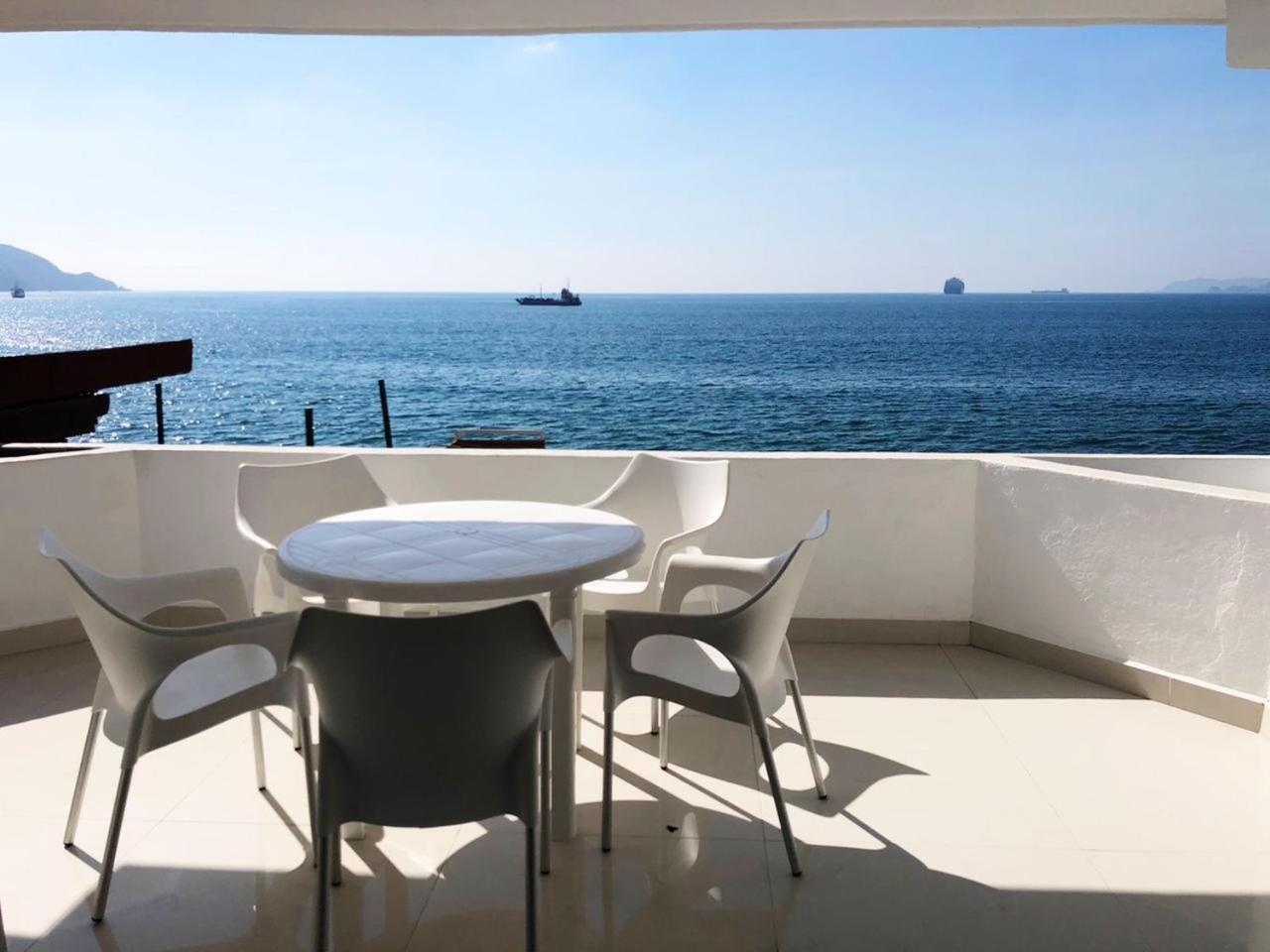 INCREIBLE DEPARTAMENTO A PIE DE PLAYA EN MANZANILLO, COMPLETAMENTE NUEVO