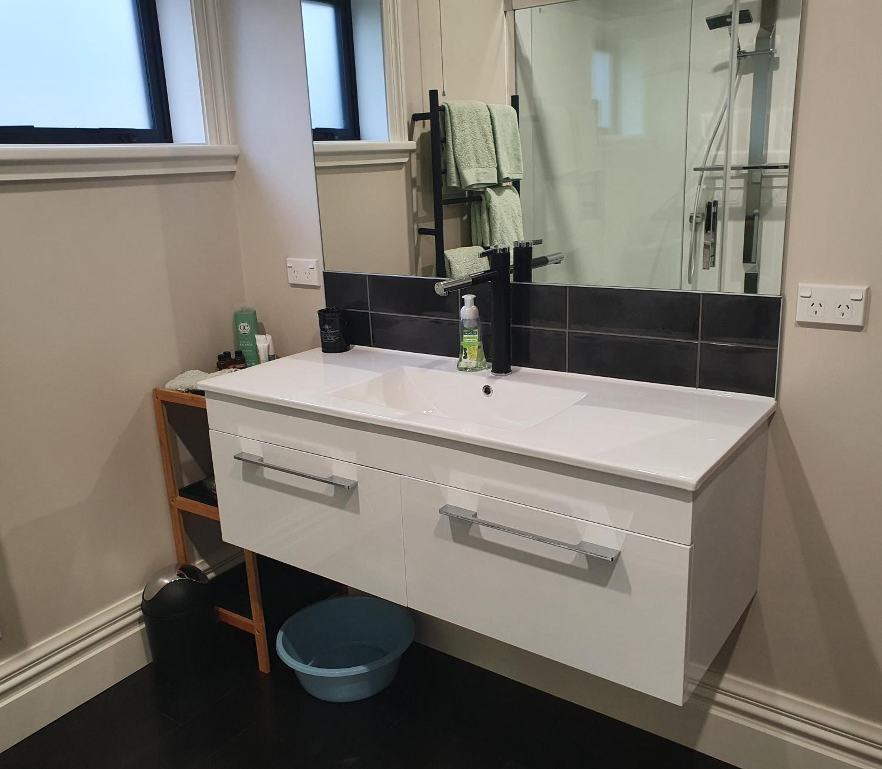 Roslyn Business Studio - 2 bedroom view 3