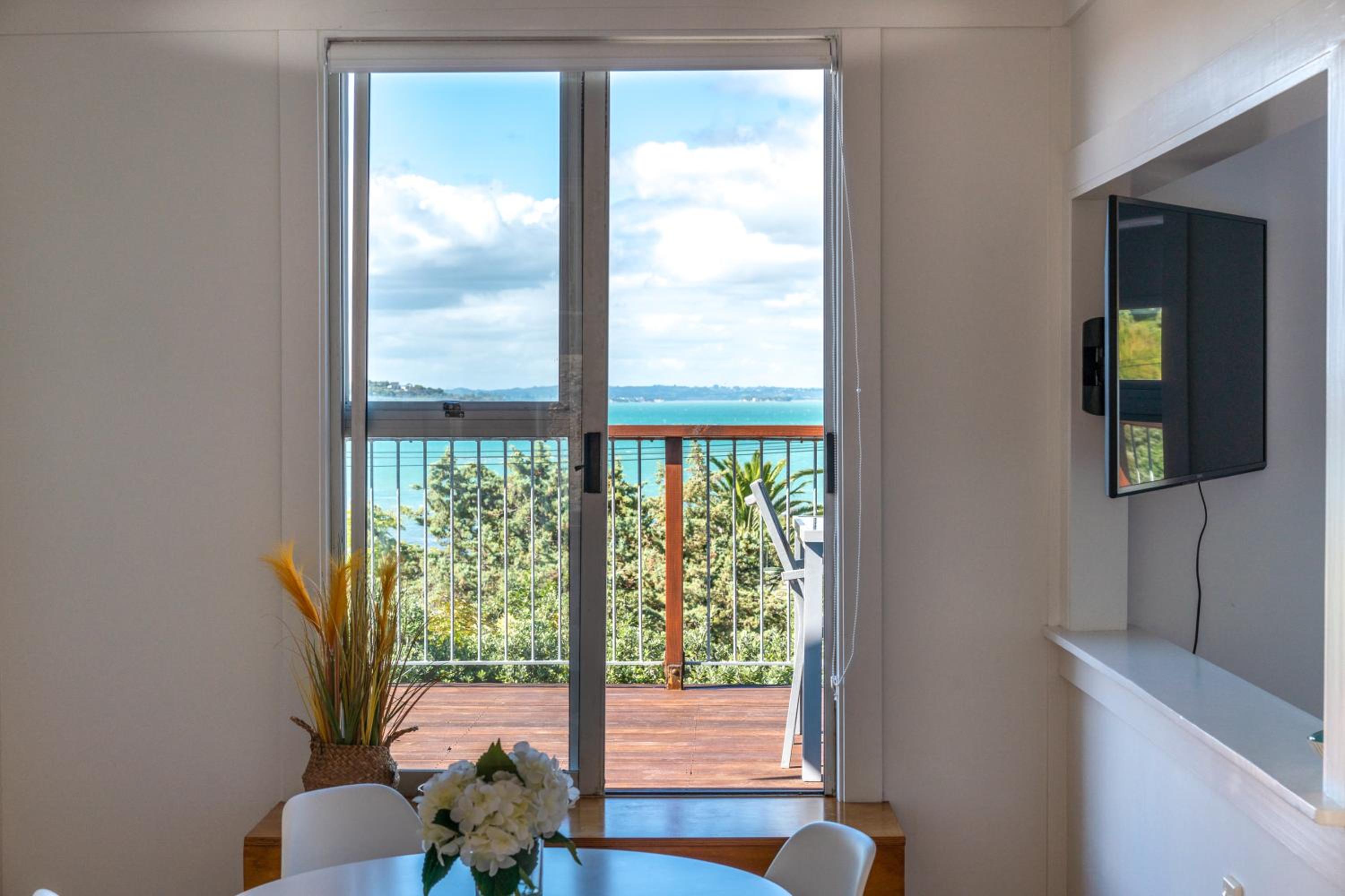 Moana Cottage - Ocean views